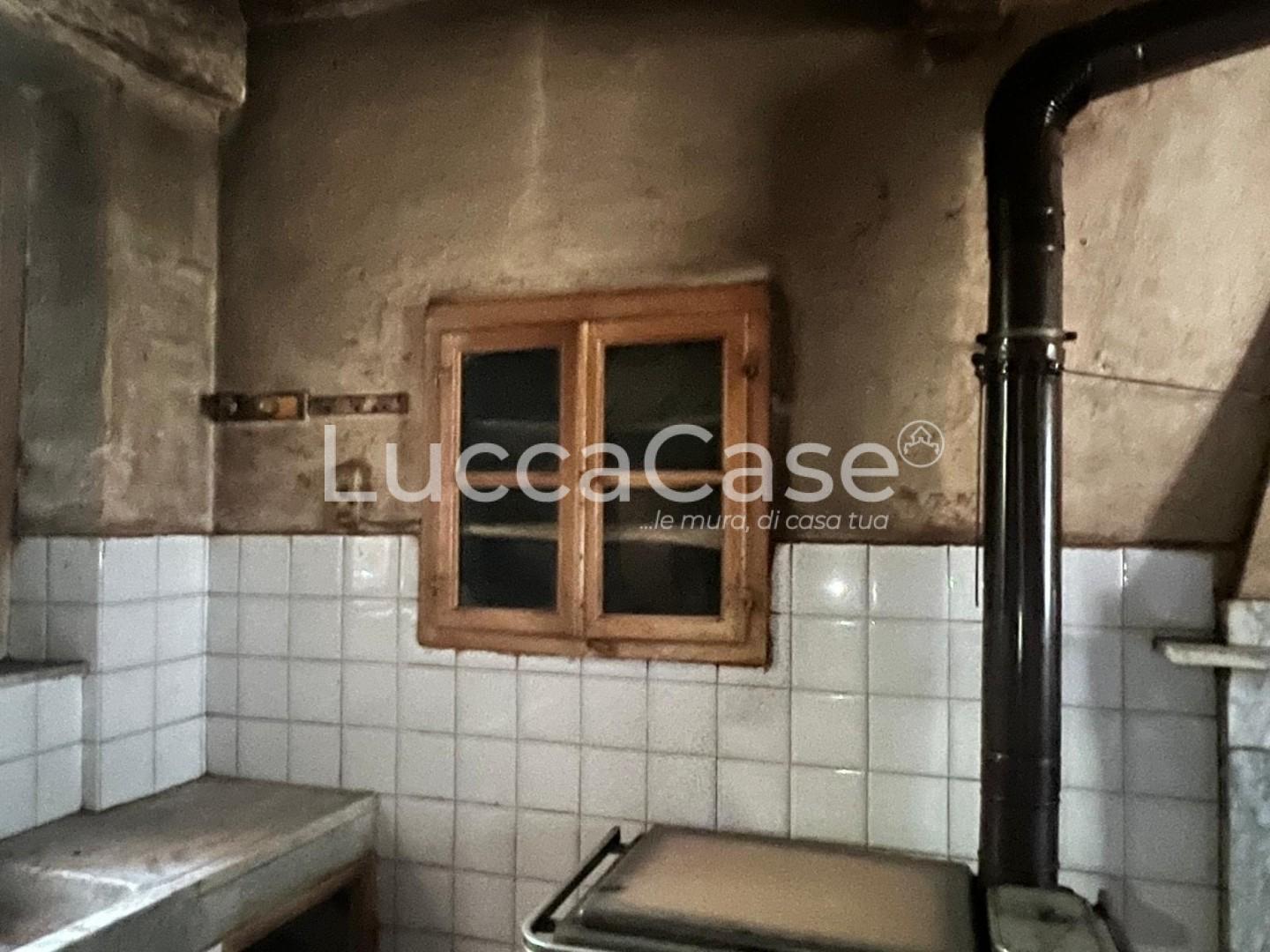 Casa indipendente con giardino, Capannori massa macinaia