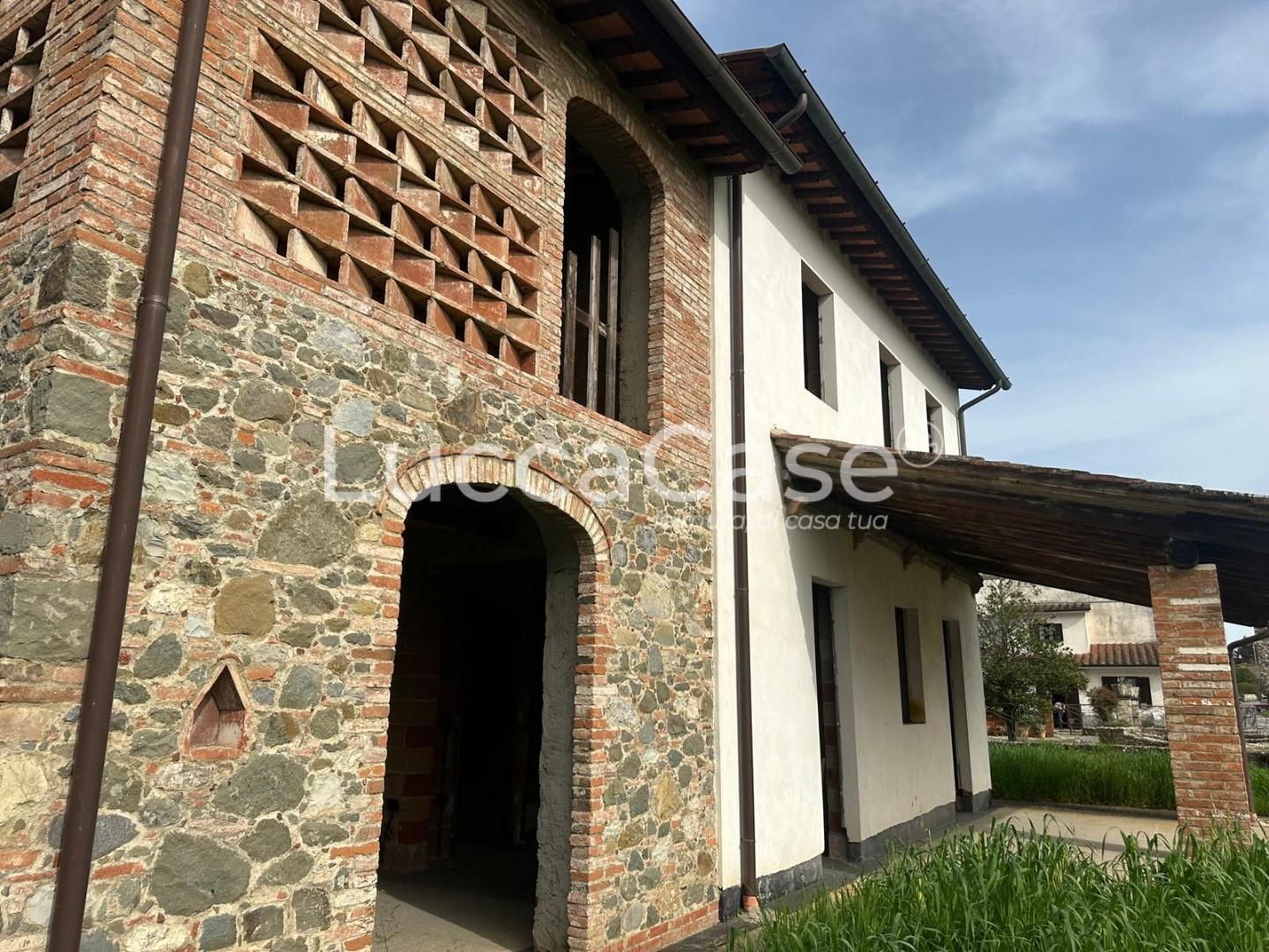 Casa indipendente con giardino, Capannori camigliano