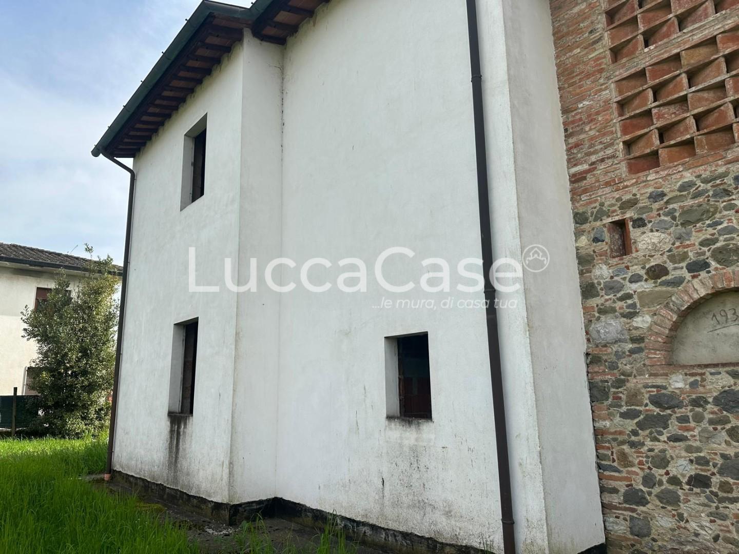 Casa indipendente con giardino, Capannori camigliano