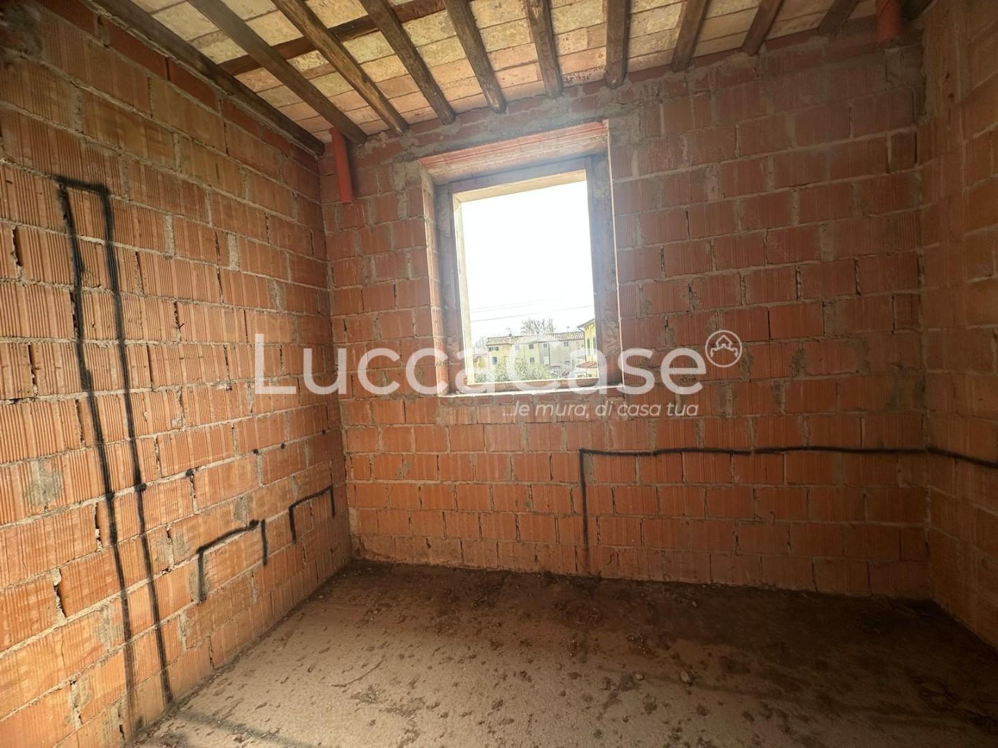 Casa indipendente con giardino, Capannori camigliano