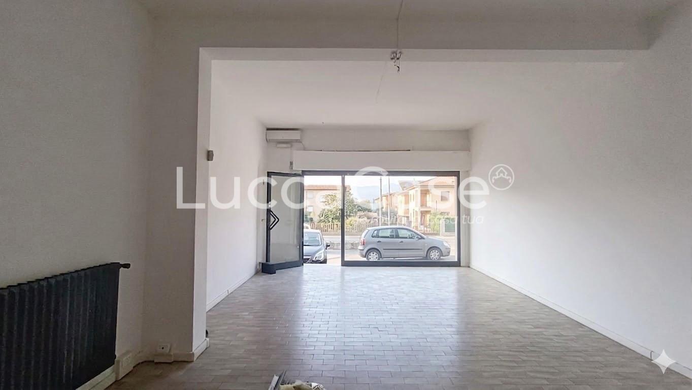 Locale commerciale in affitto, Capannori lunata