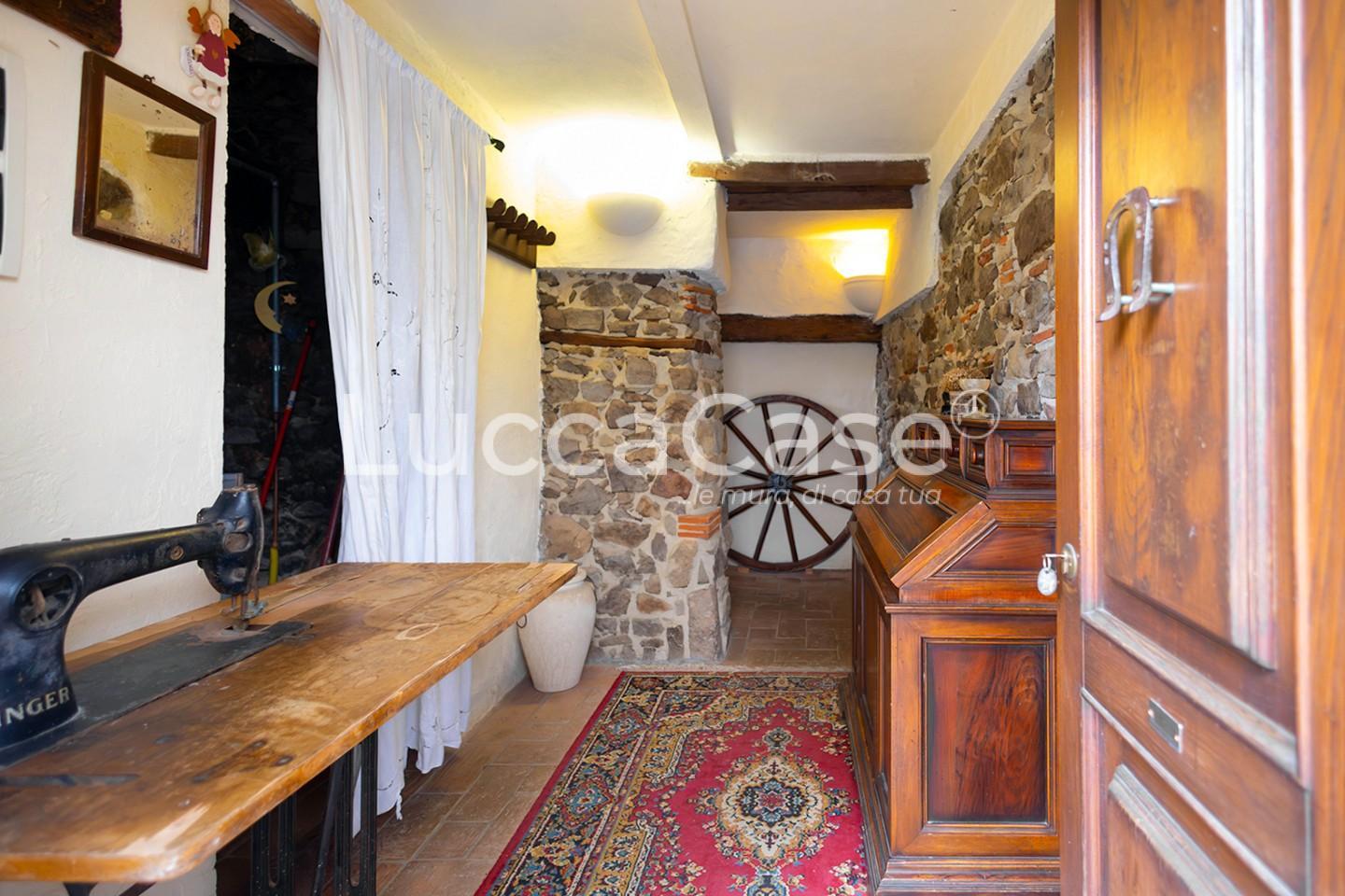 Rustico con giardino, Villa Basilica boveglio