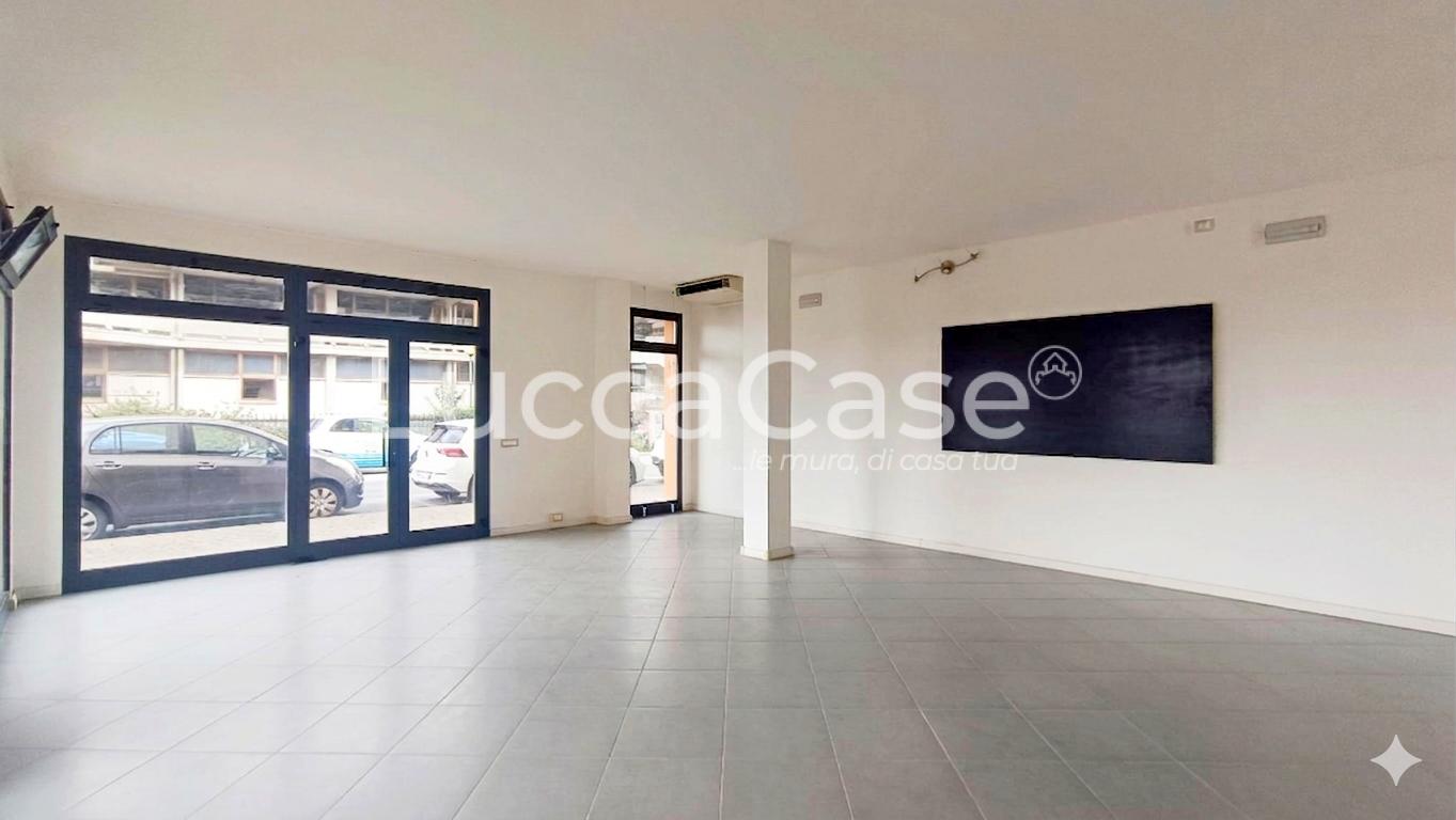 Locale commerciale in affitto, Massarosa citt�