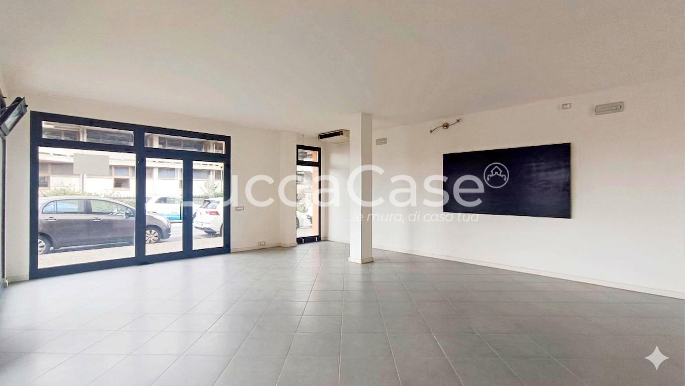 Locale commerciale in affitto, Massarosa citt�