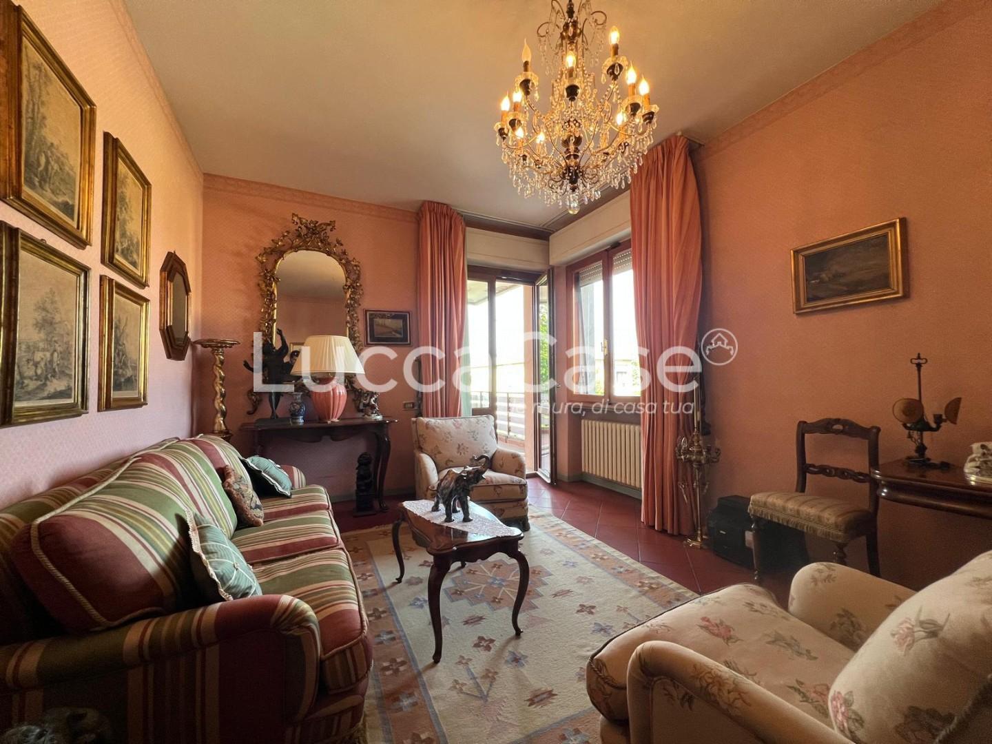 Appartamento con terrazzi, Lucca arancio