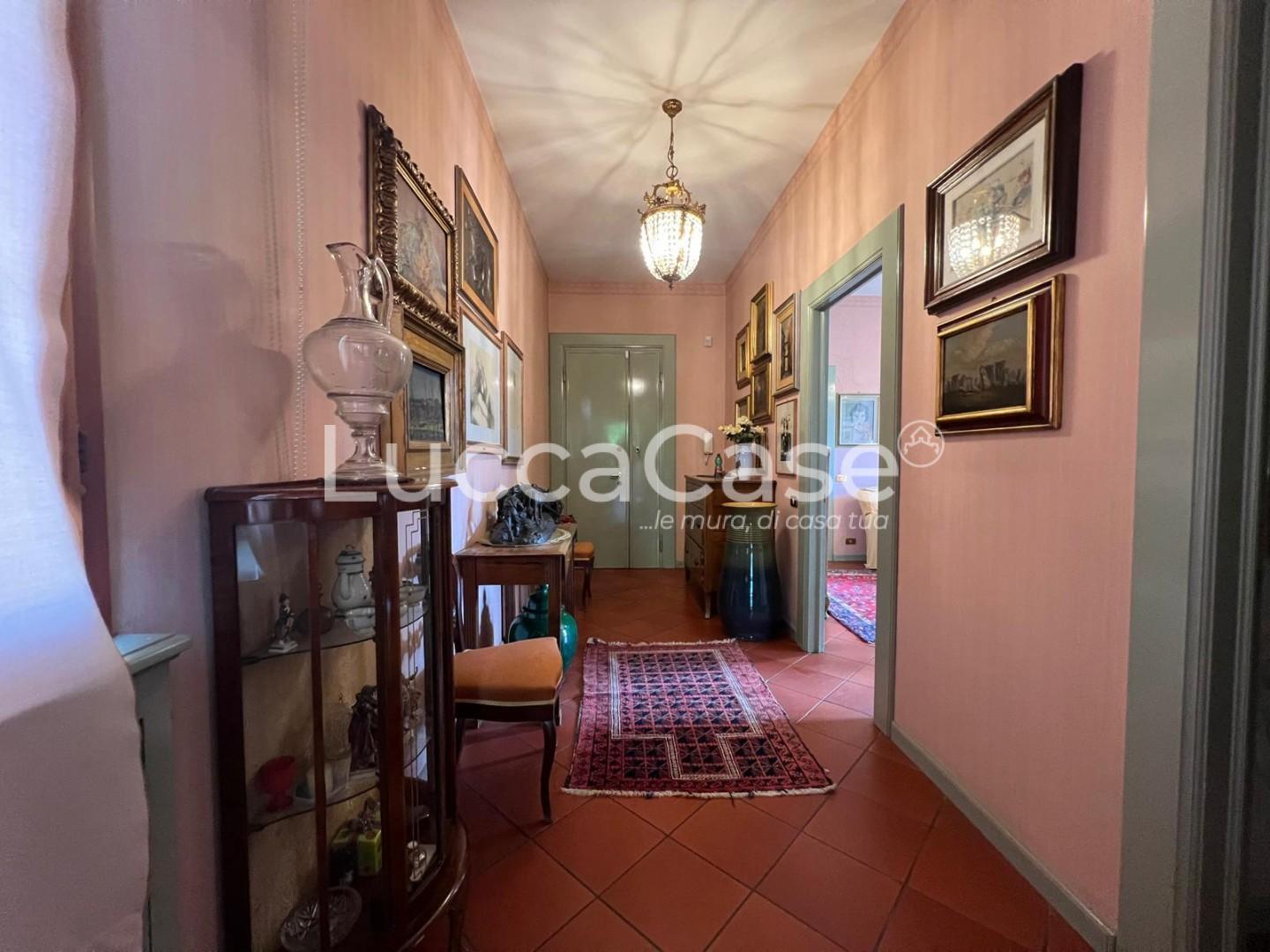 Appartamento con terrazzi, Lucca arancio