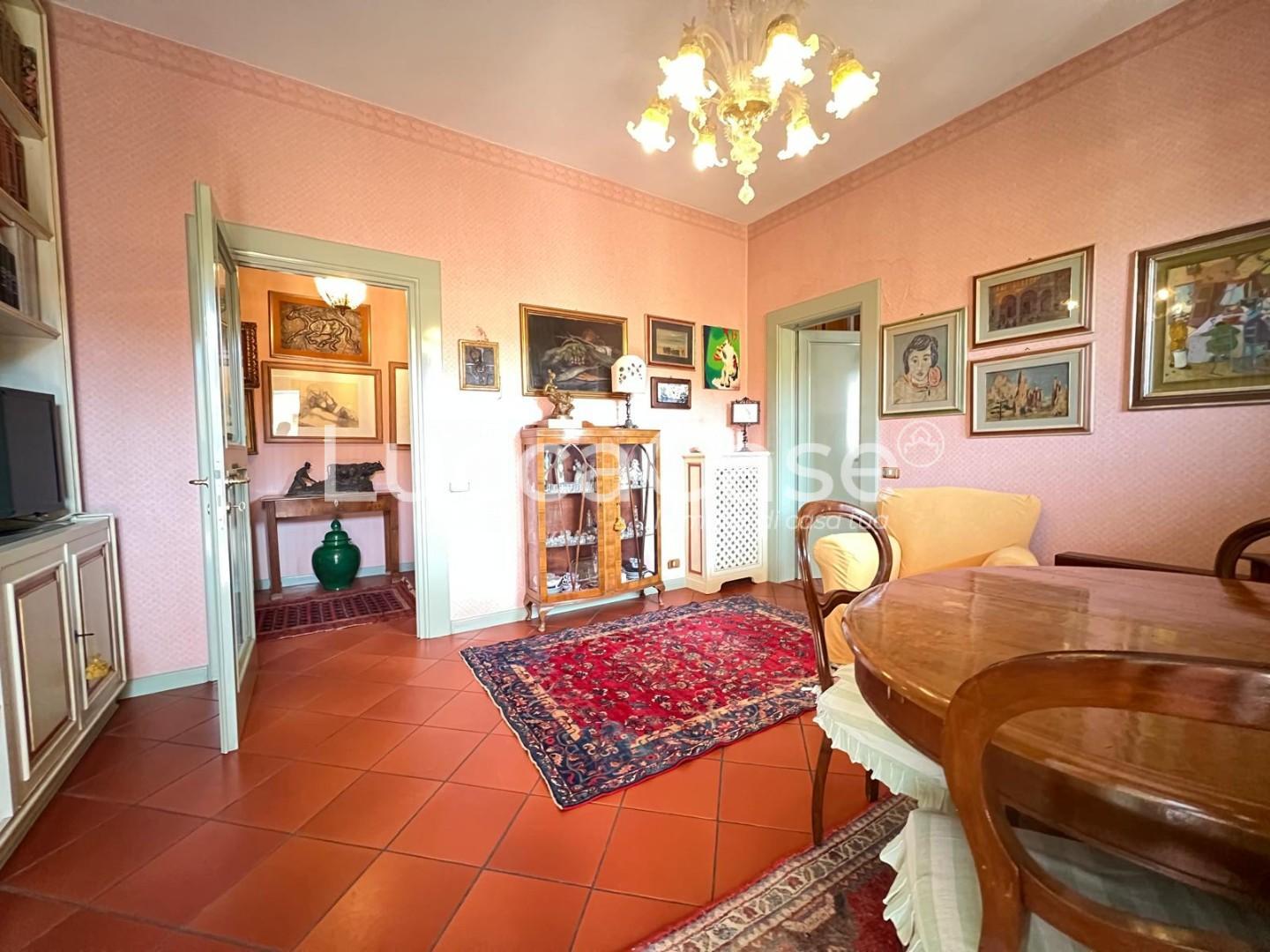 Appartamento con terrazzi, Lucca arancio