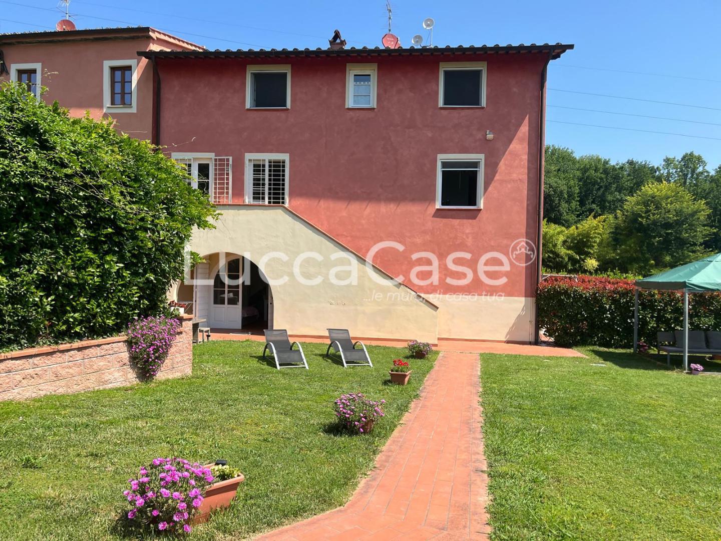 Casa indipendente con giardino, Capannori gragnano