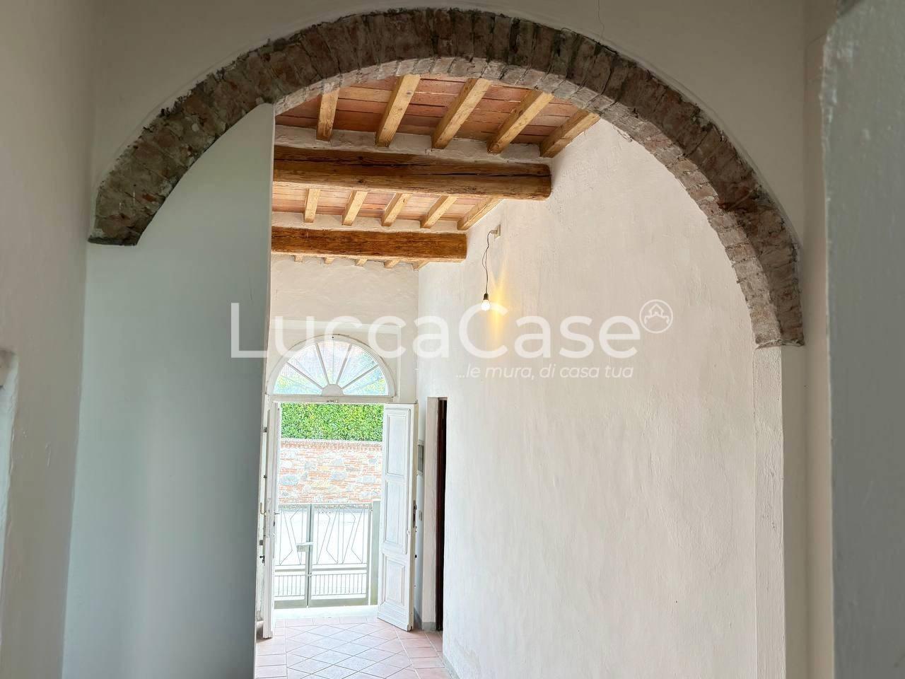 Villa con giardino a Montecarlo