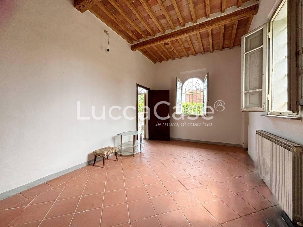 Villa con giardino a Montecarlo