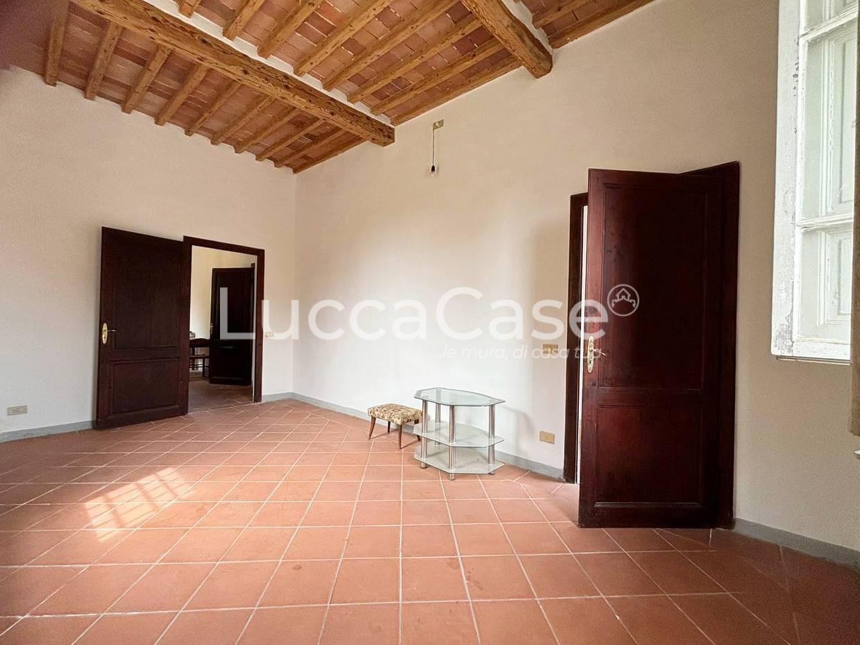 Villa con giardino a Montecarlo