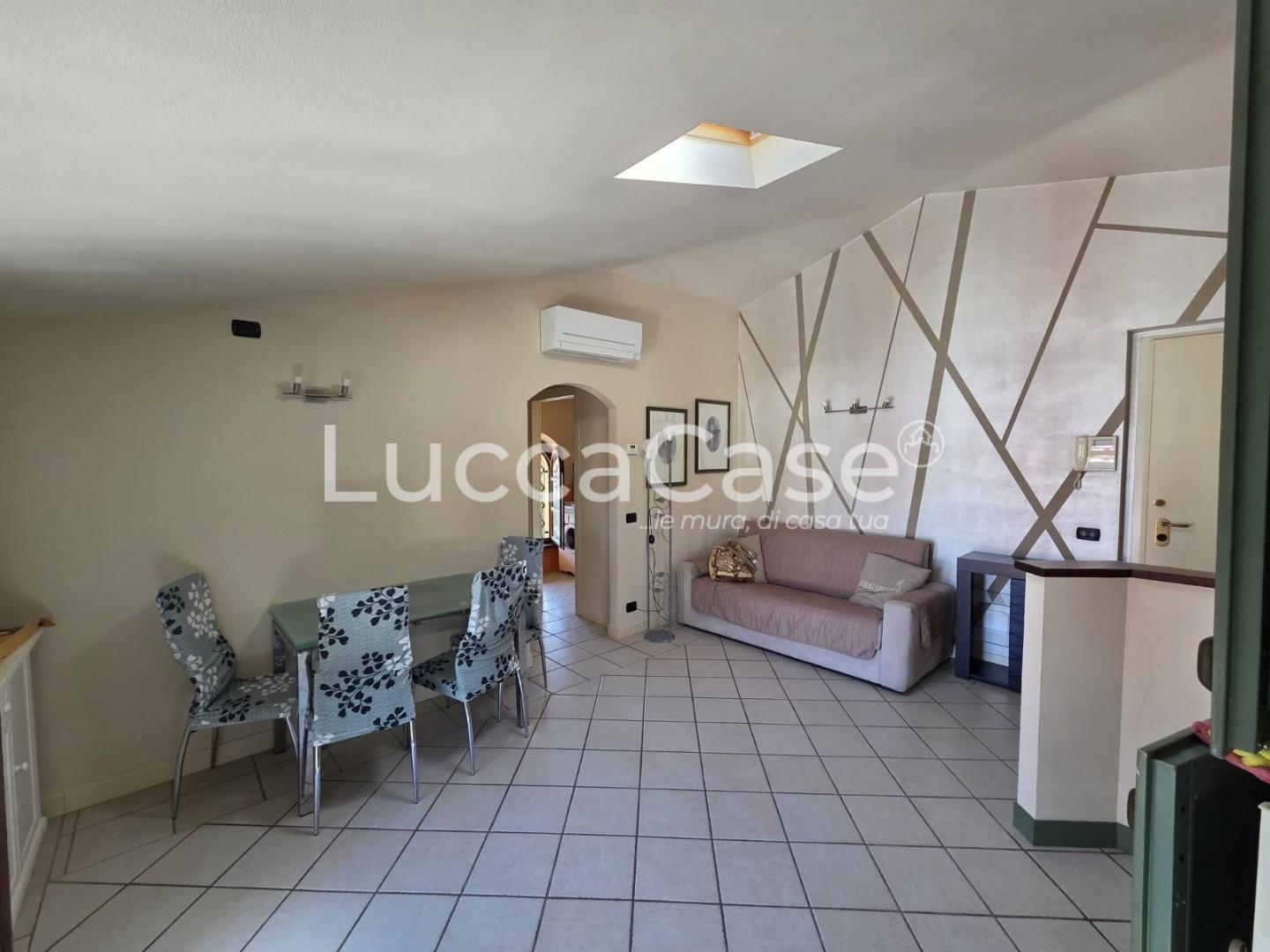 Trilocale in vendita, Camaiore lido di
