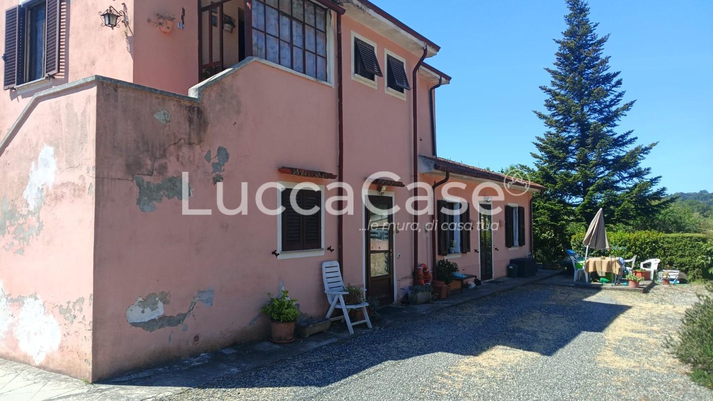 Appartamento con giardino a Riparbella