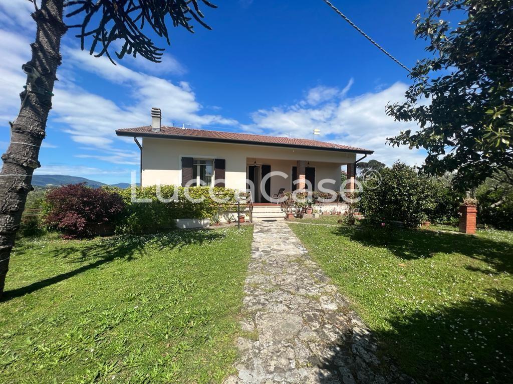 Villa con giardino, Capannori san ginese