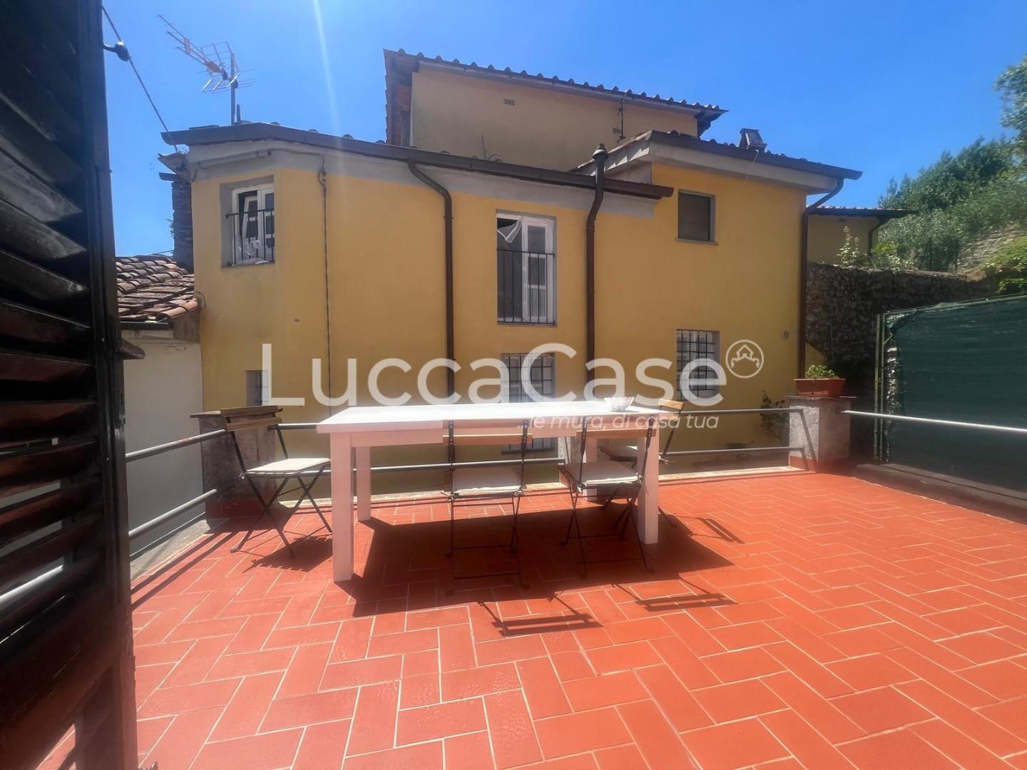 Villa Bifamiliare con giardino, Lucca santa maria del giudice