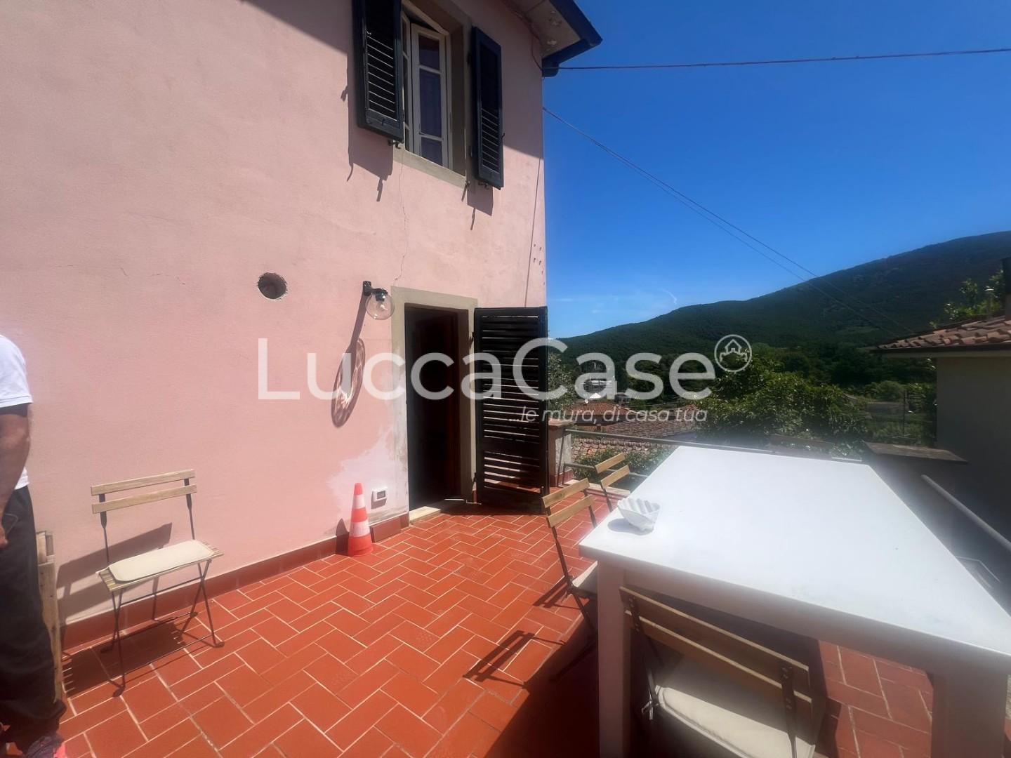 Villa Bifamiliare con giardino, Lucca santa maria del giudice