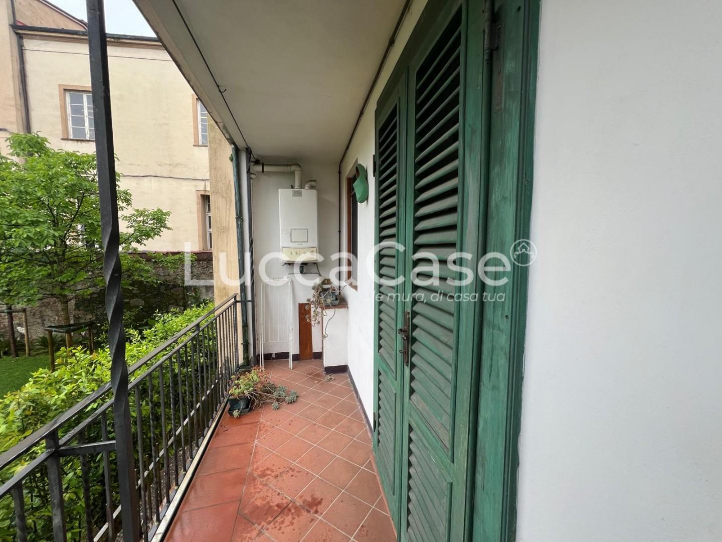 Trilocale ristrutturato, Lucca centro storico
