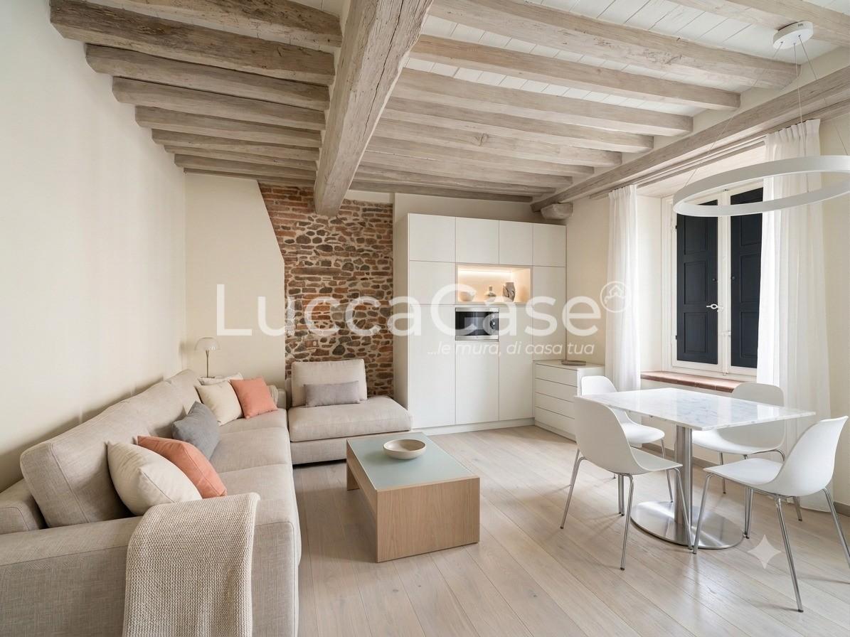 Trilocale ristrutturato, Lucca centro storico