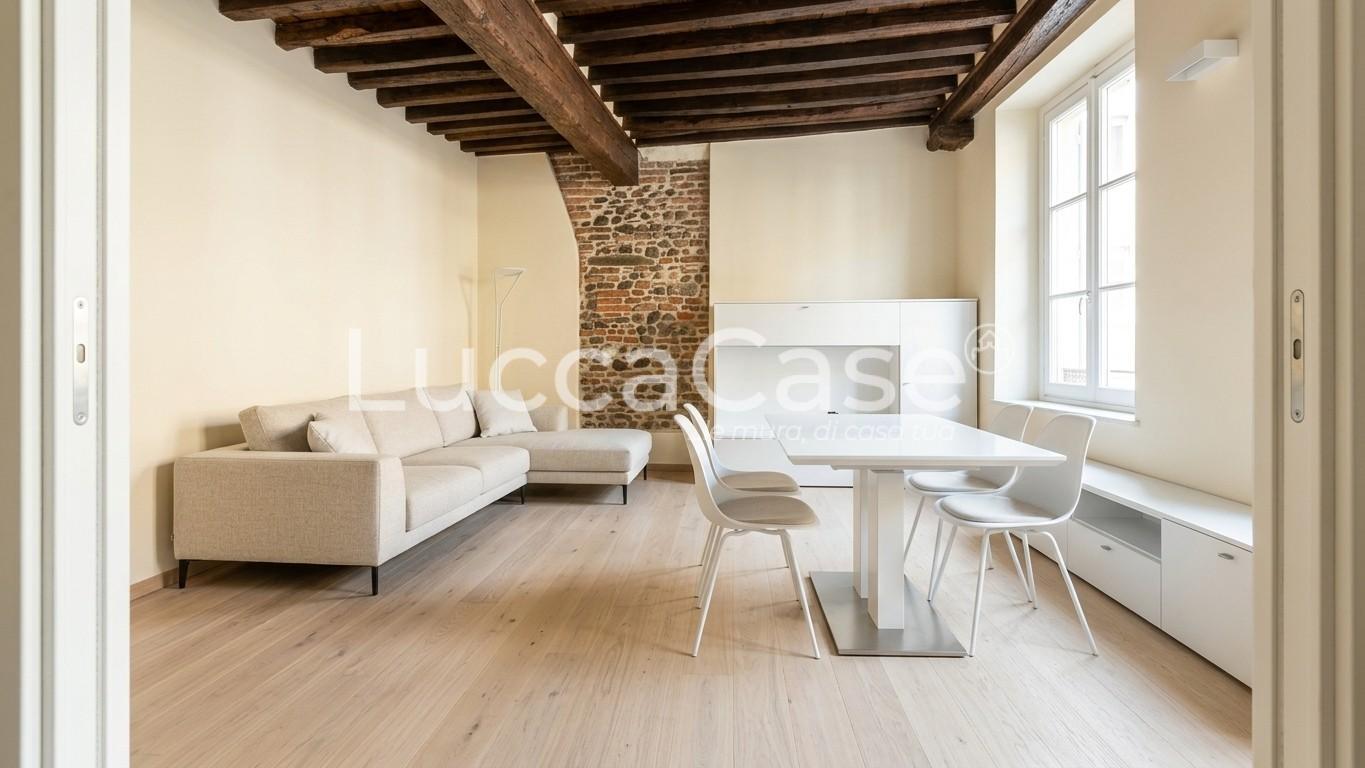 Trilocale ristrutturato, Lucca centro storico