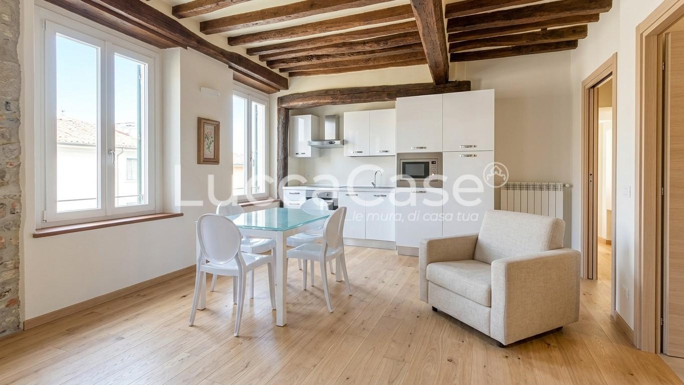 Trilocale ristrutturato, Lucca centro storico