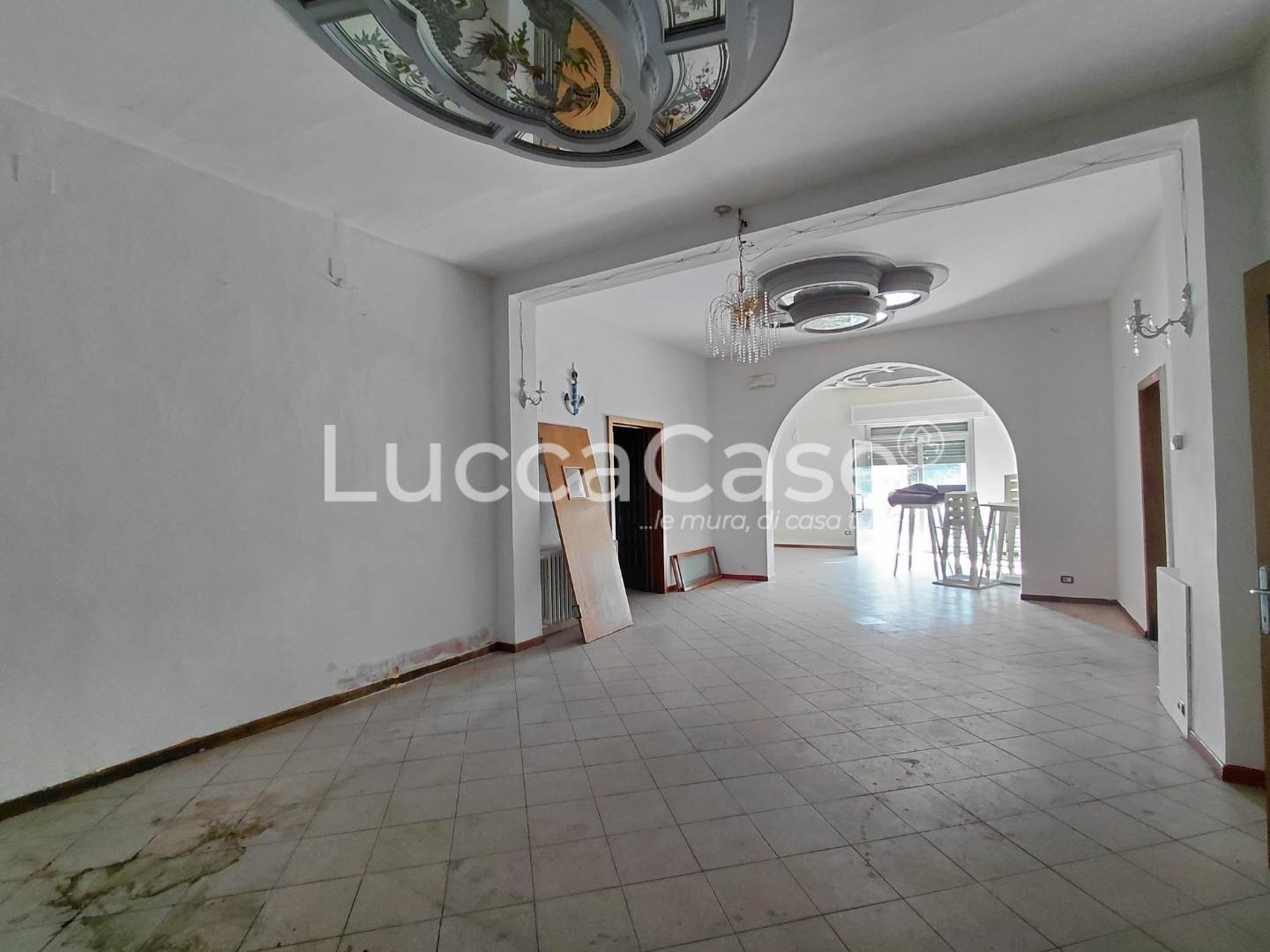Locale commerciale in vendita a Altopascio