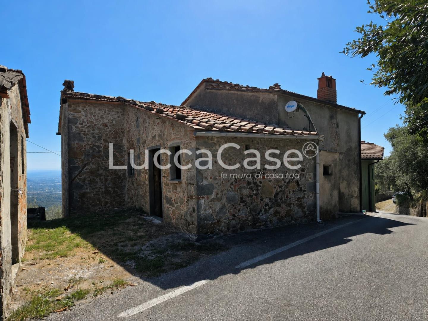 Casa indipendente con giardino, Capannori matraia