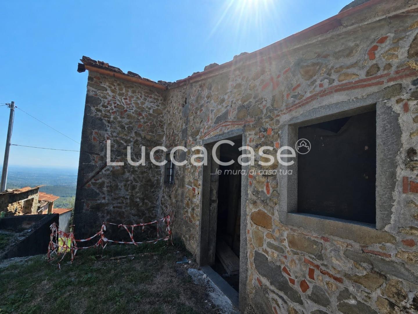 Casa indipendente con giardino, Capannori matraia