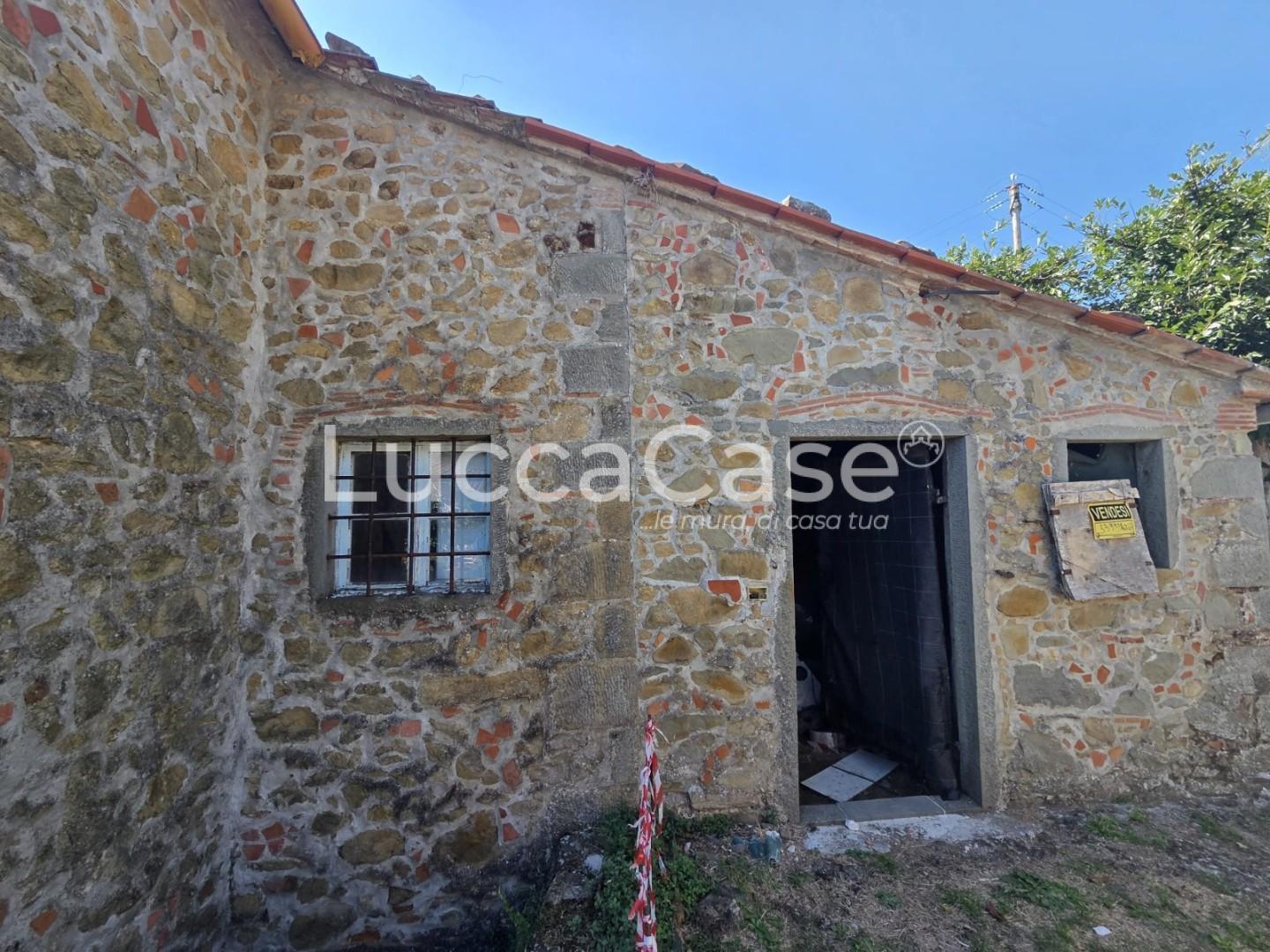 Casa indipendente con giardino, Capannori matraia