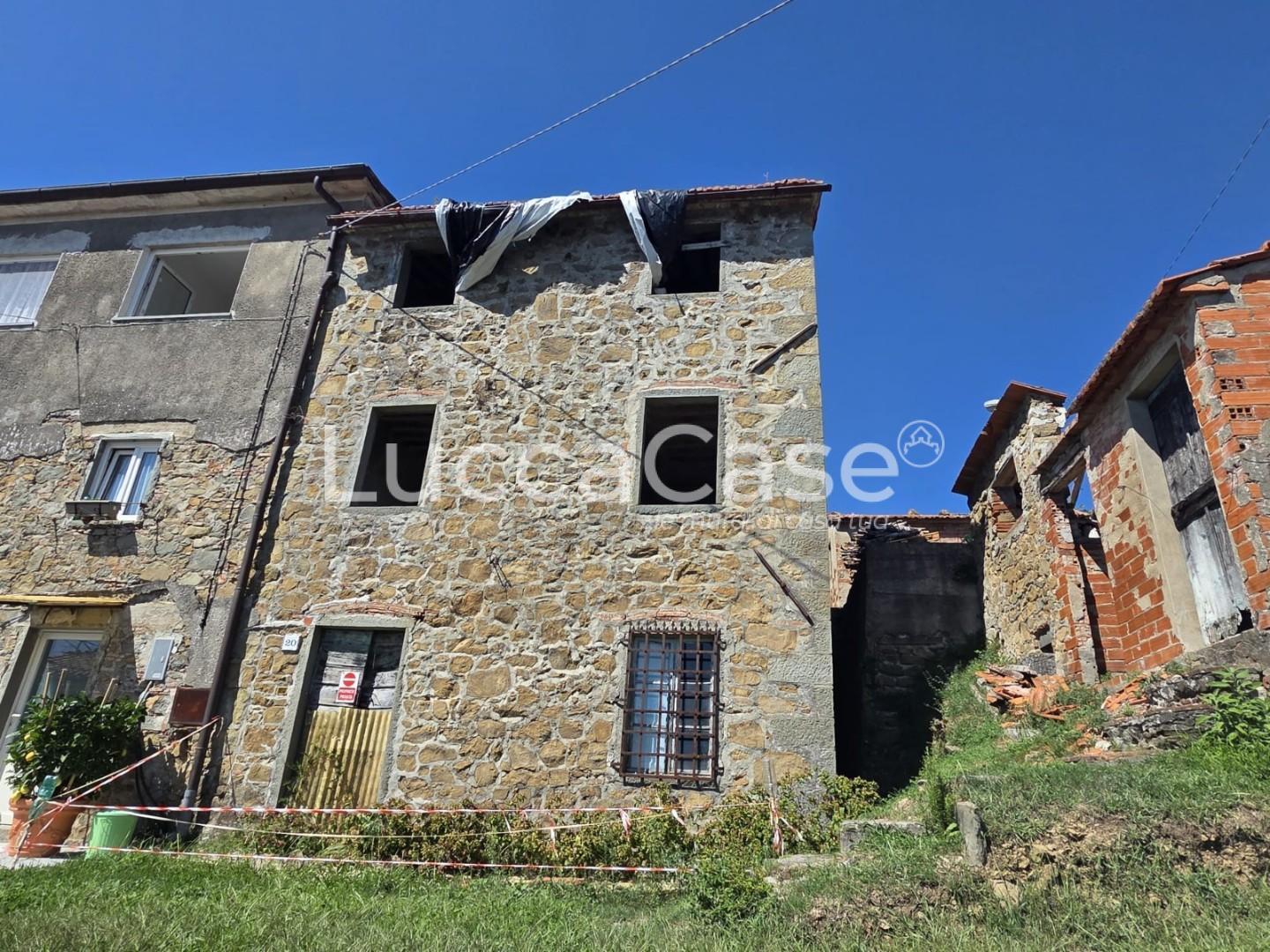 Casa indipendente con giardino, Capannori matraia