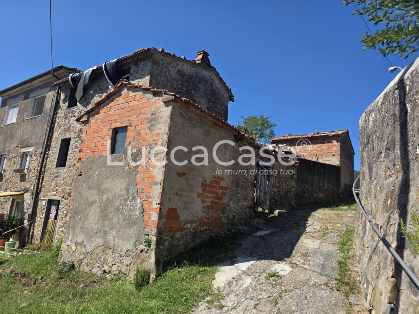Casa indipendente con giardino, Capannori matraia