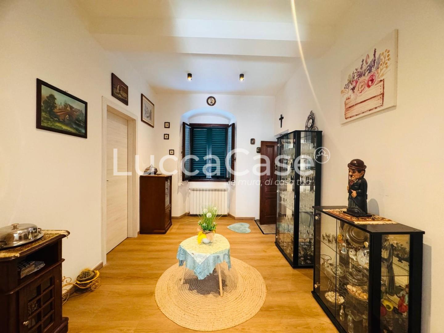 Trilocale ristrutturato, Lucca piaggione