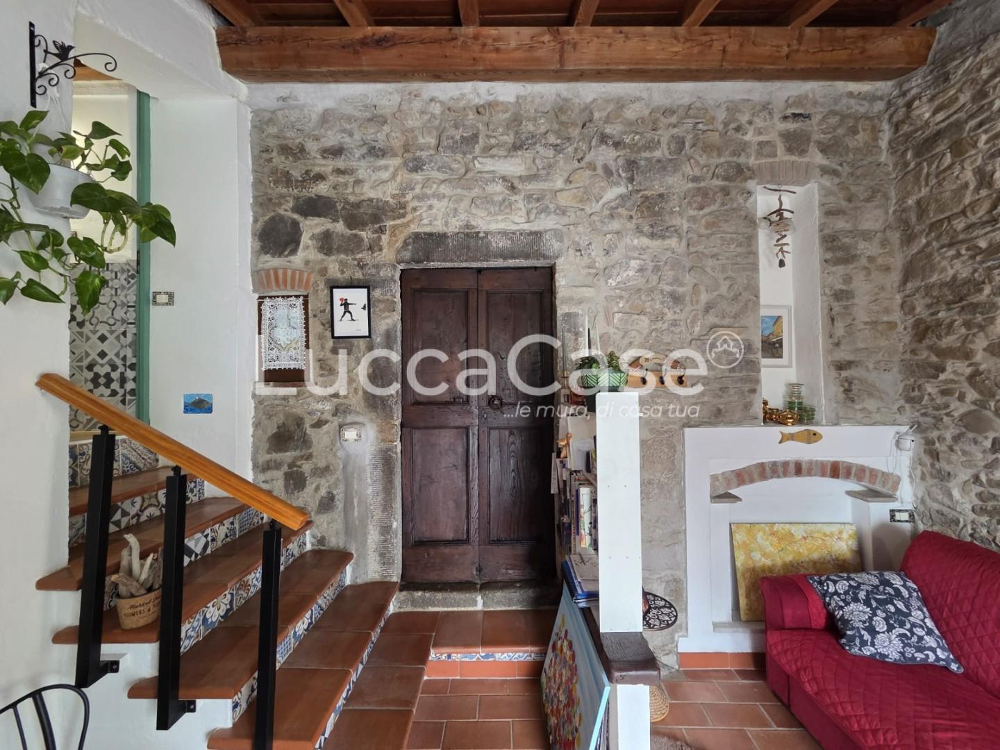Casa indipendente ristrutturata a Fosdinovo
