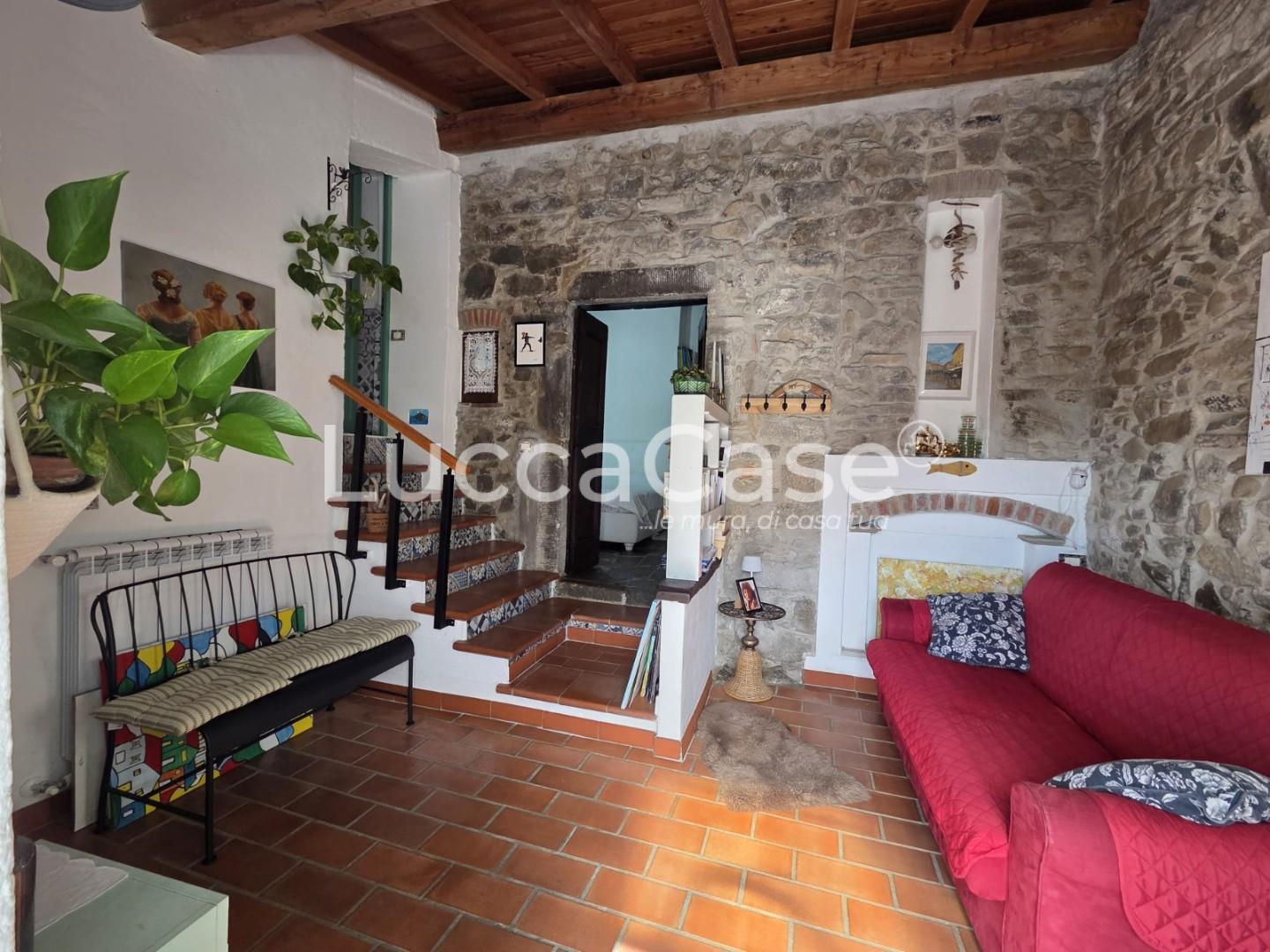 Casa indipendente ristrutturata a Fosdinovo