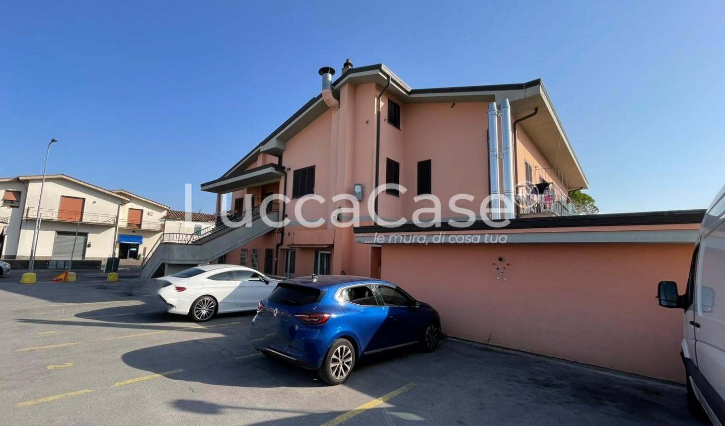 Stabile/Palazzo con terrazzi a Altopascio