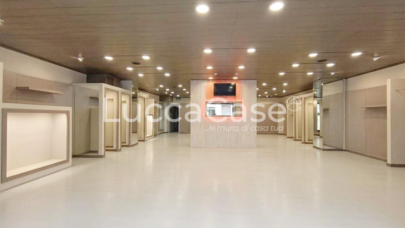 Locale commerciale in affitto a Lucca