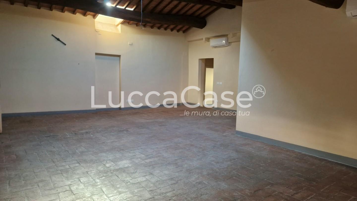 Quadrilocale ristrutturato, Lucca centro storico