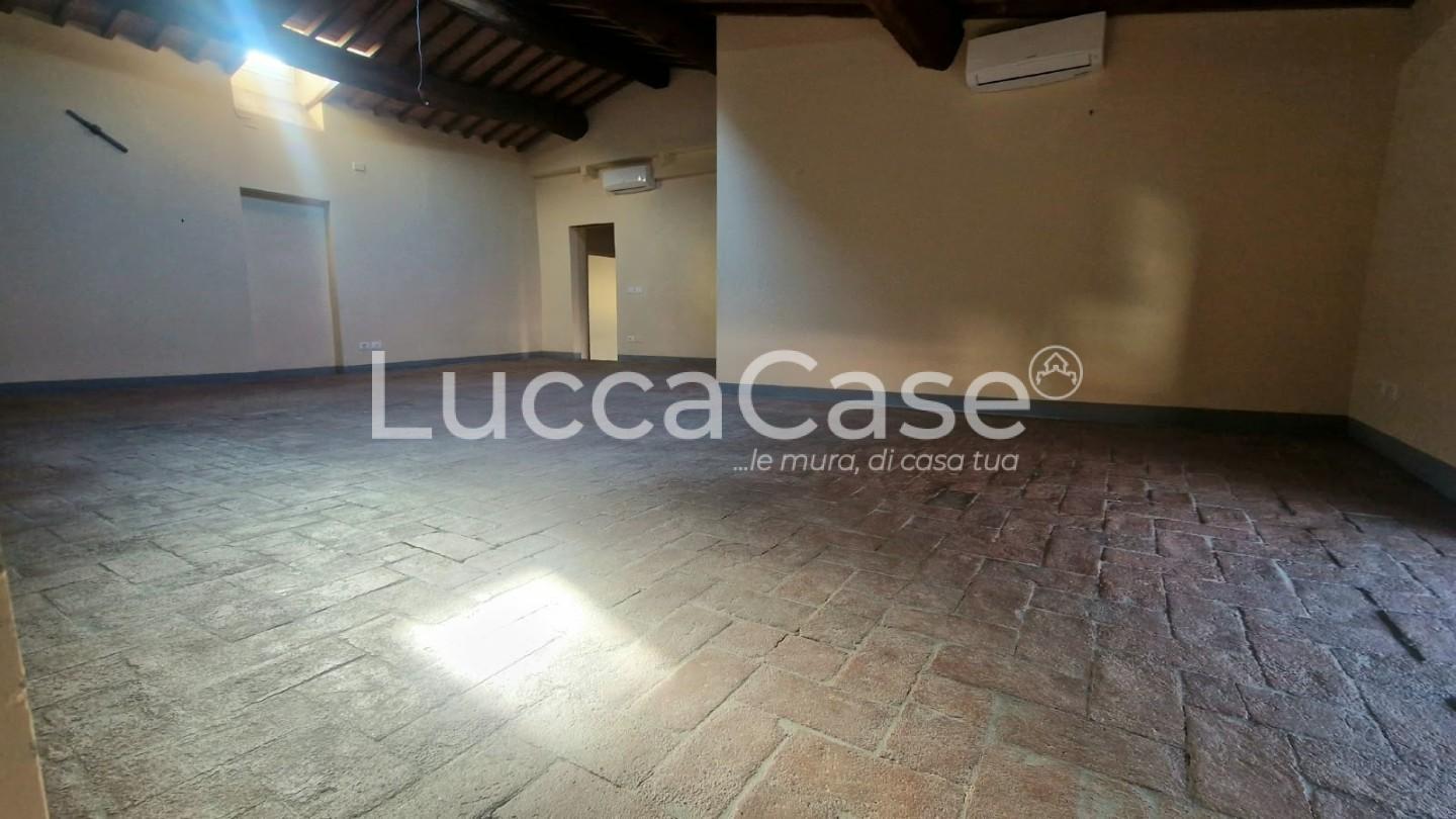 Quadrilocale ristrutturato, Lucca centro storico