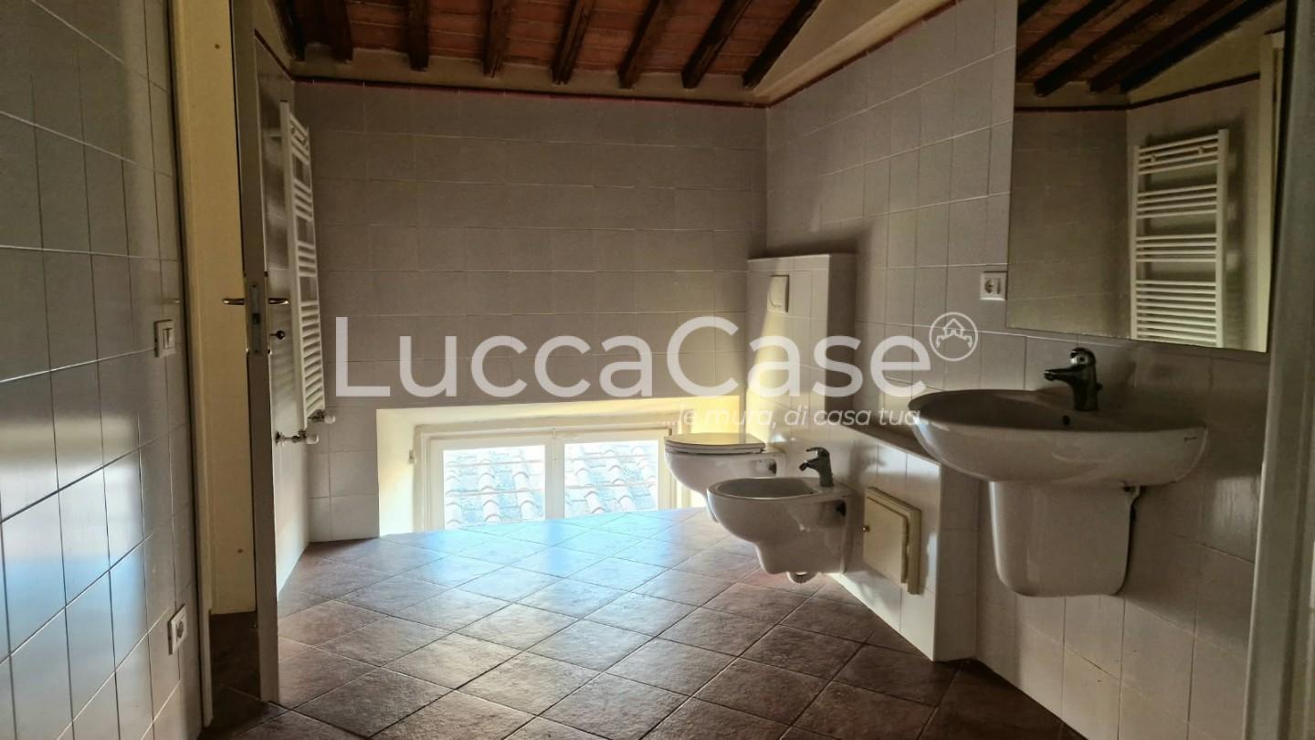 Quadrilocale ristrutturato, Lucca centro storico