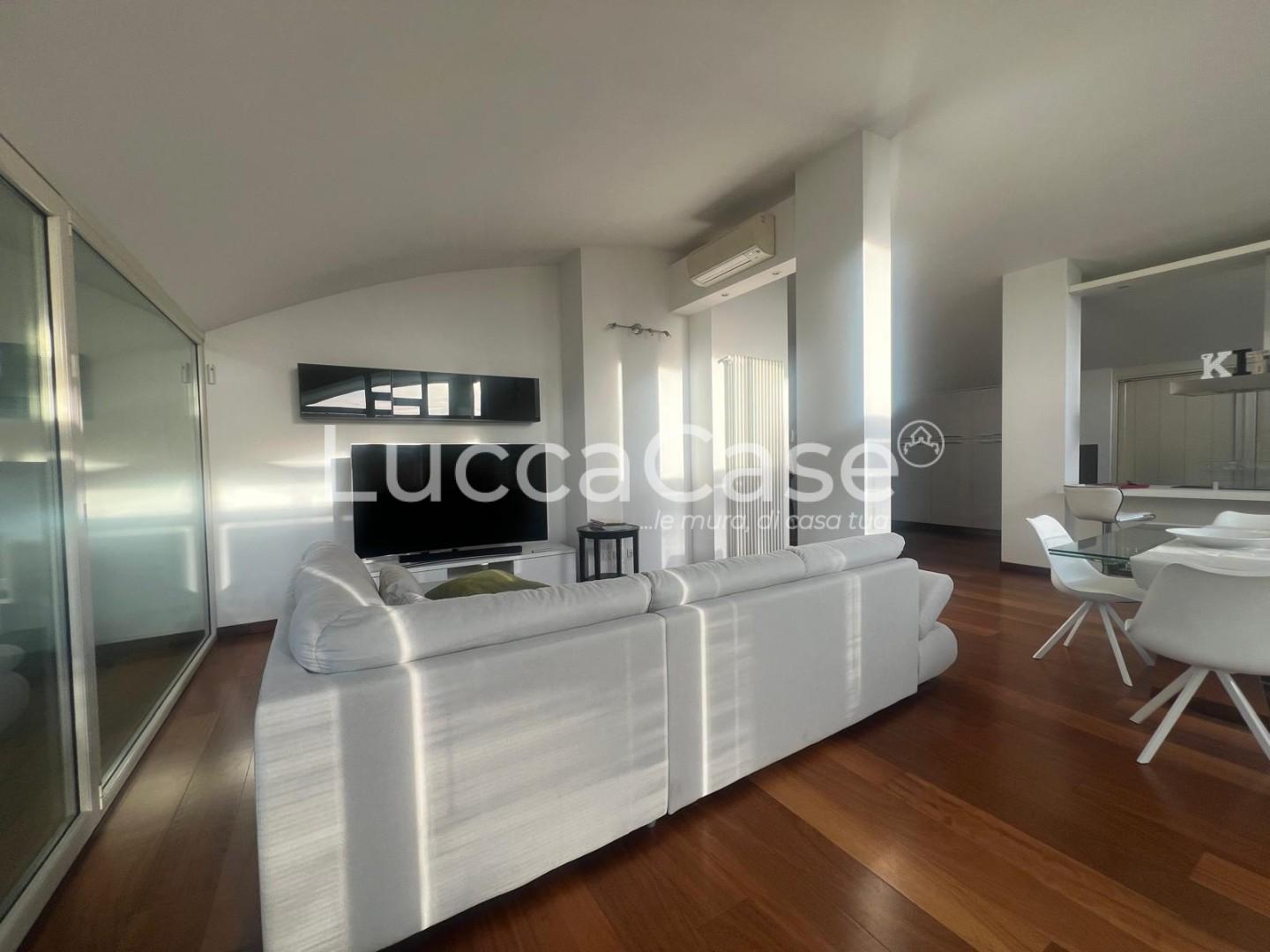 Attico con terrazzo, Lucca sant'anna