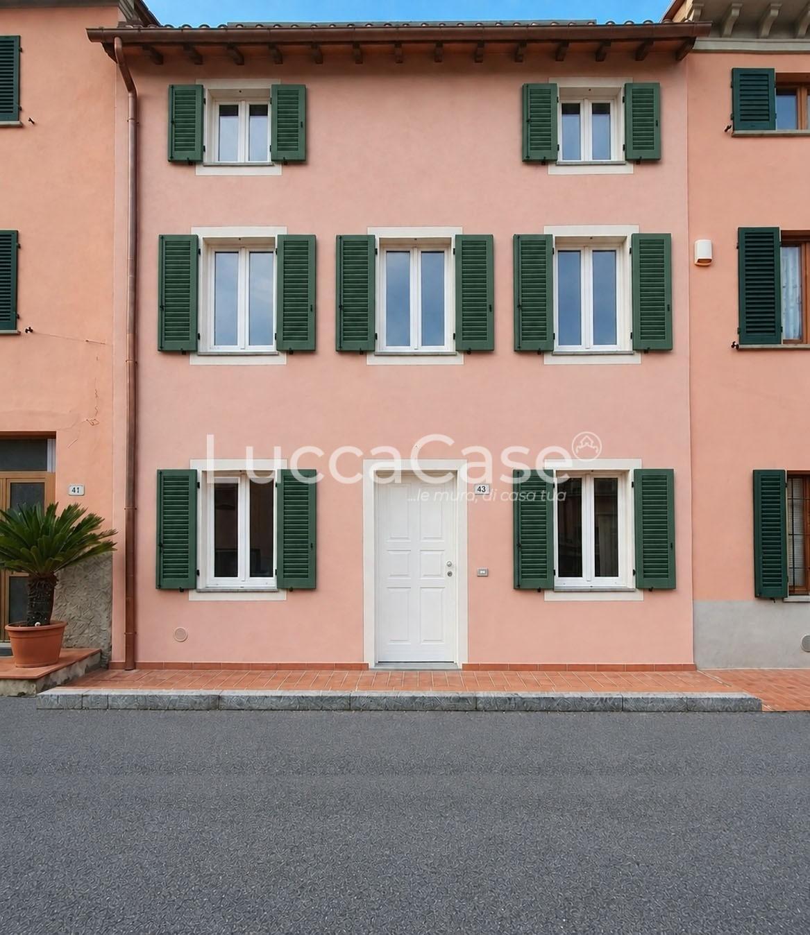 Casa indipendente con giardino a Porcari
