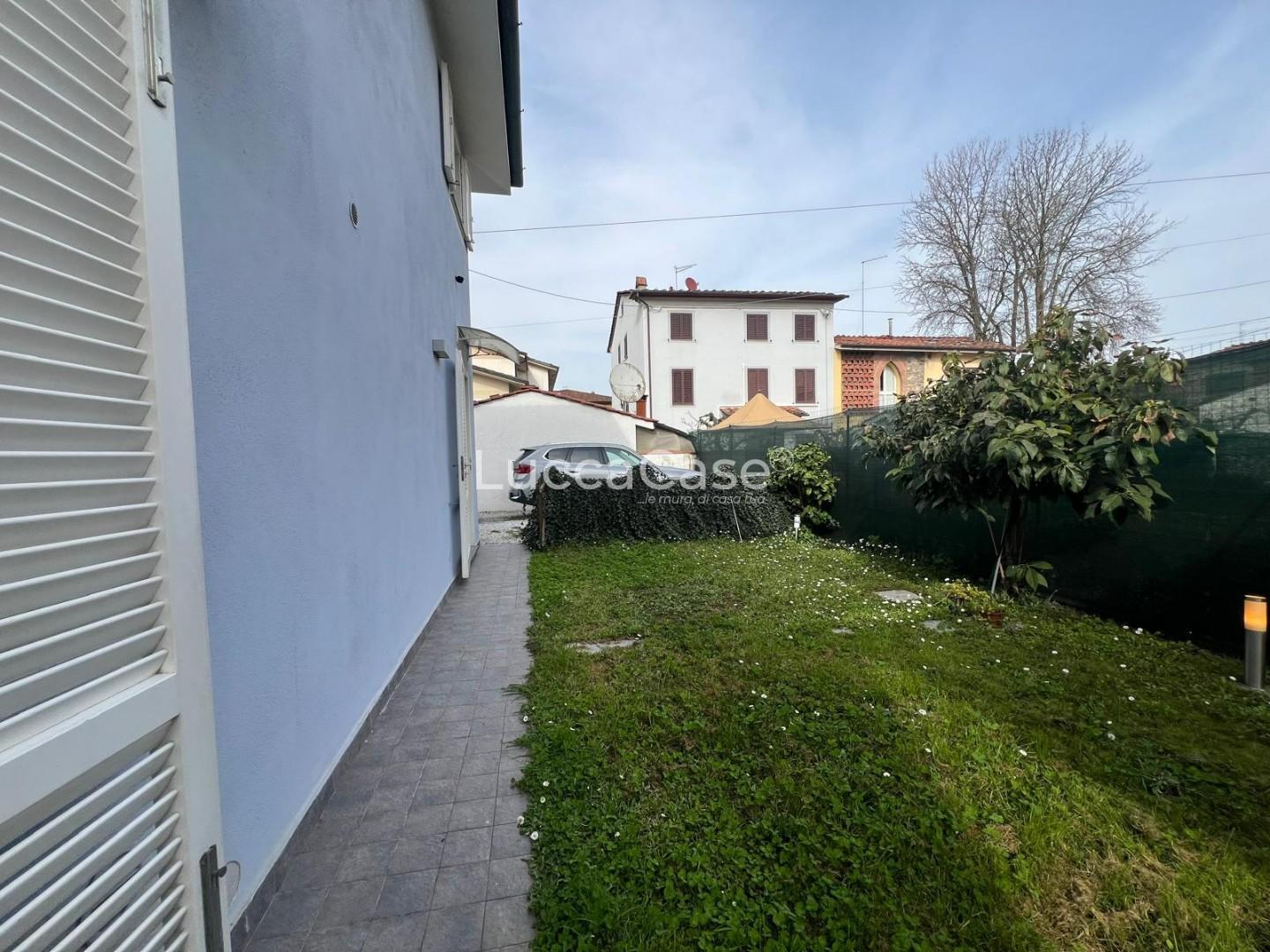 Villa Bifamiliare con giardino, Lucca san concordio contrada