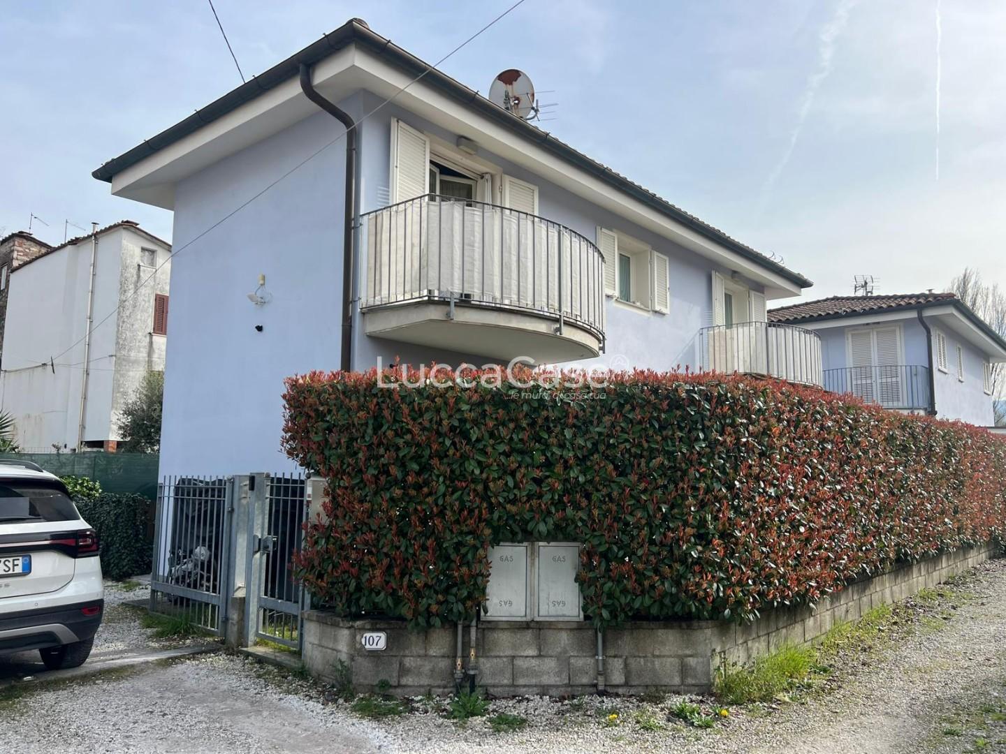 Villa Bifamiliare con giardino, Lucca san concordio contrada