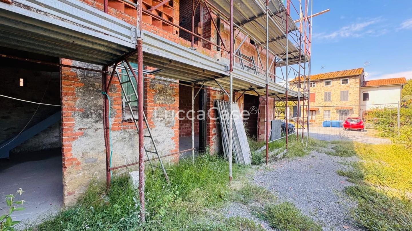 Rustico con giardino, Capannori massa macinaia