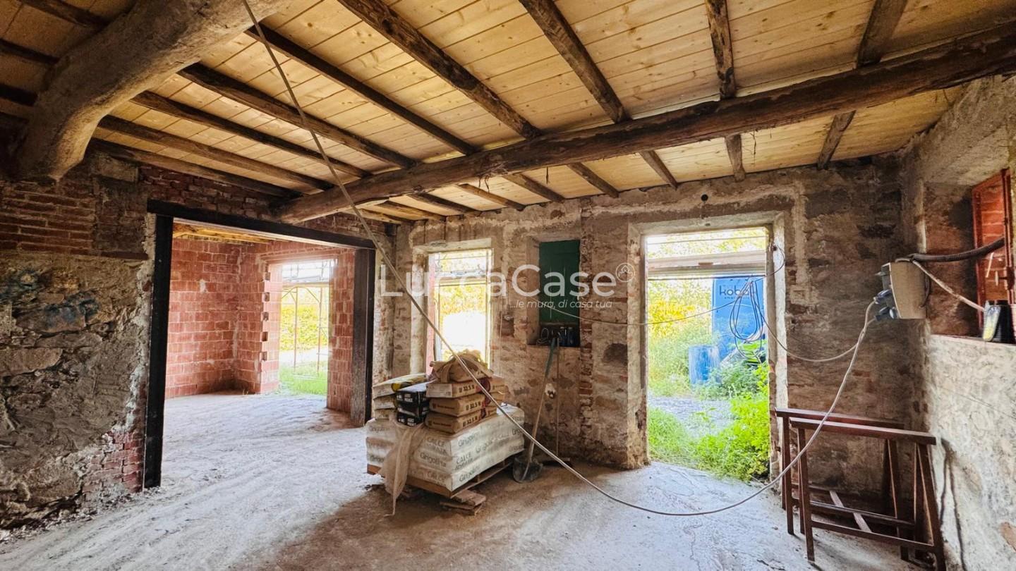 Rustico con giardino, Capannori massa macinaia
