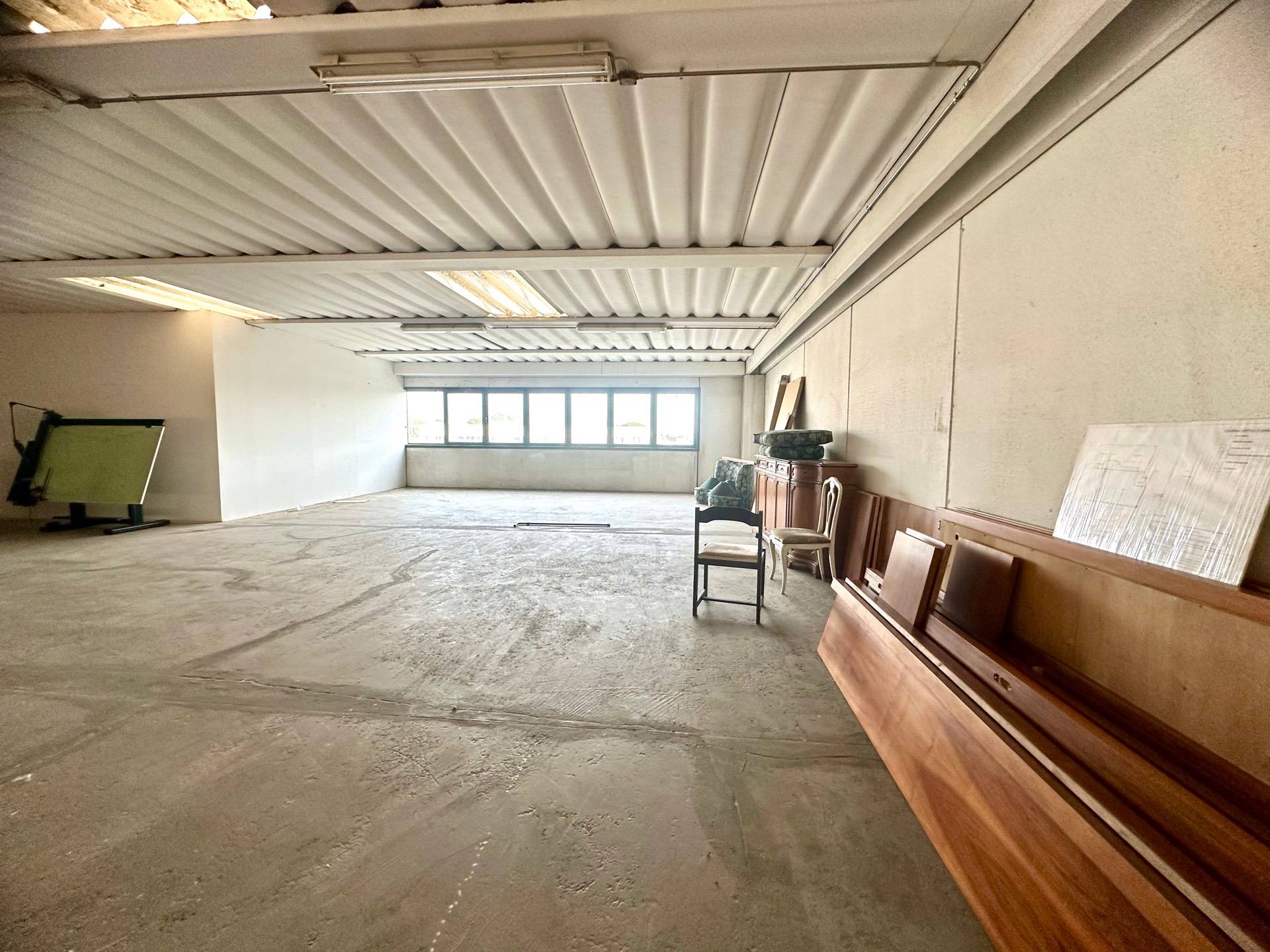 Studio/Ufficio in affitto a Cascina