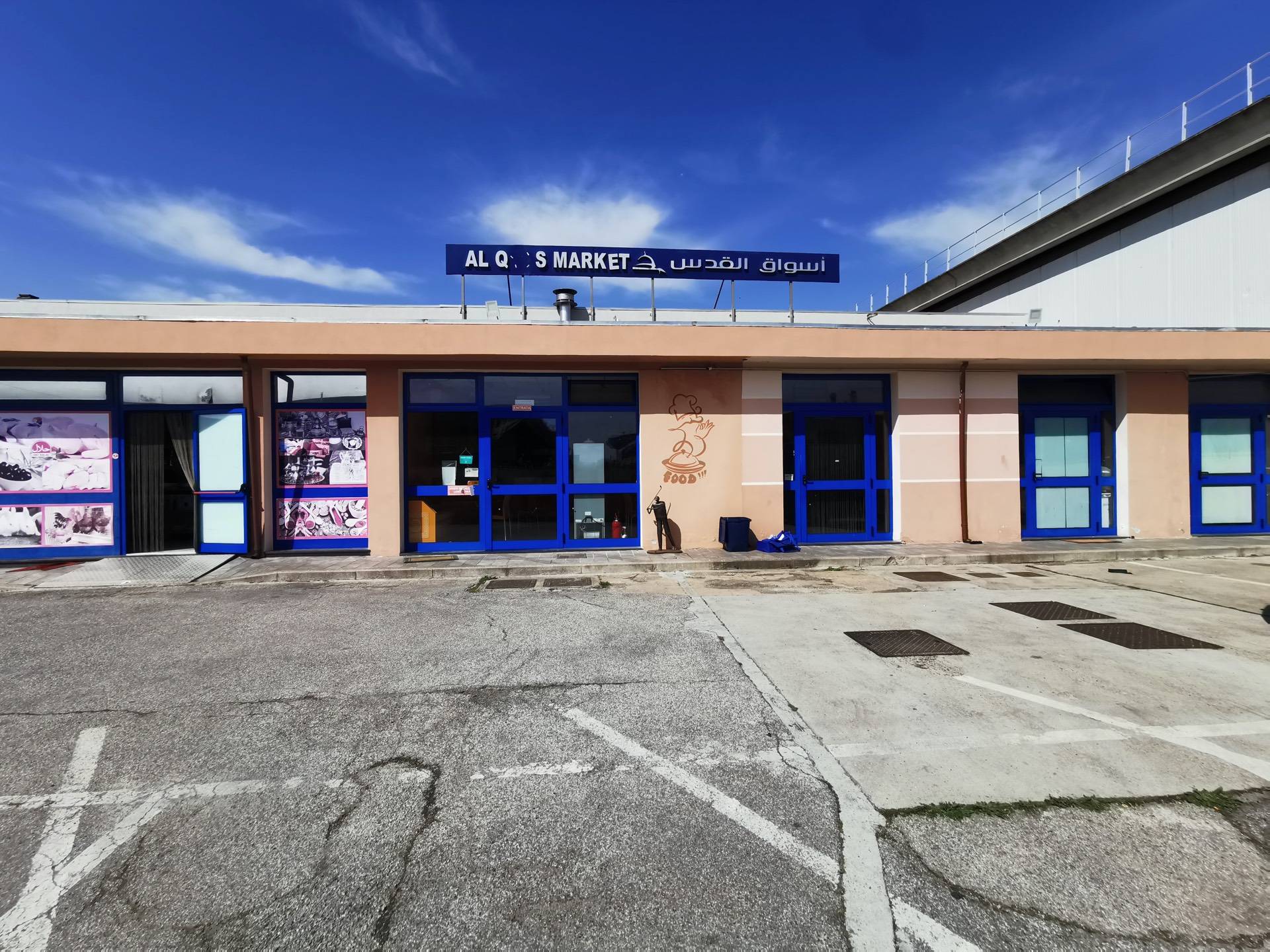 Locale commerciale in vendita a Pontedera, La Bianca