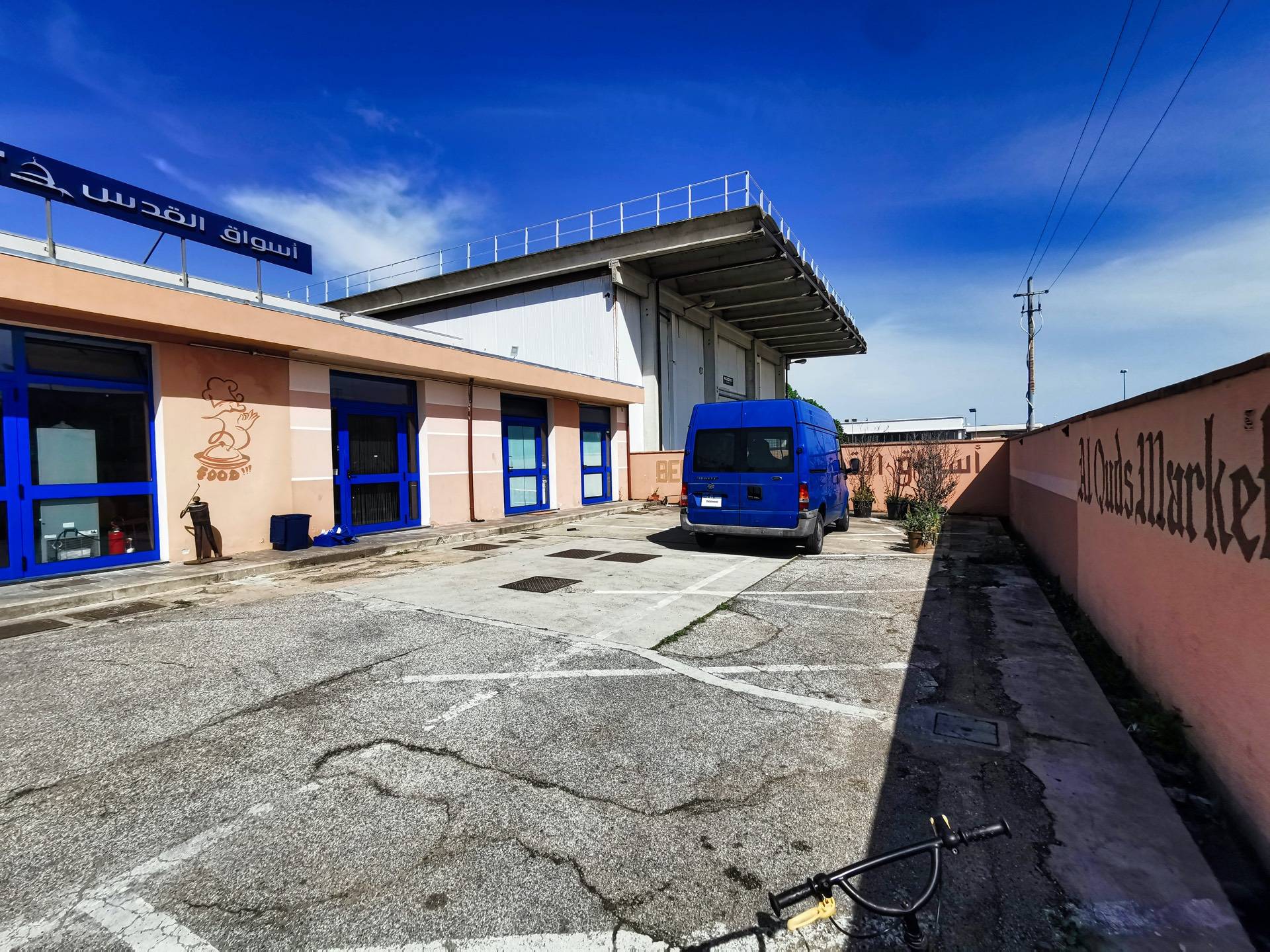 Locale commerciale in vendita a Pontedera, La Bianca