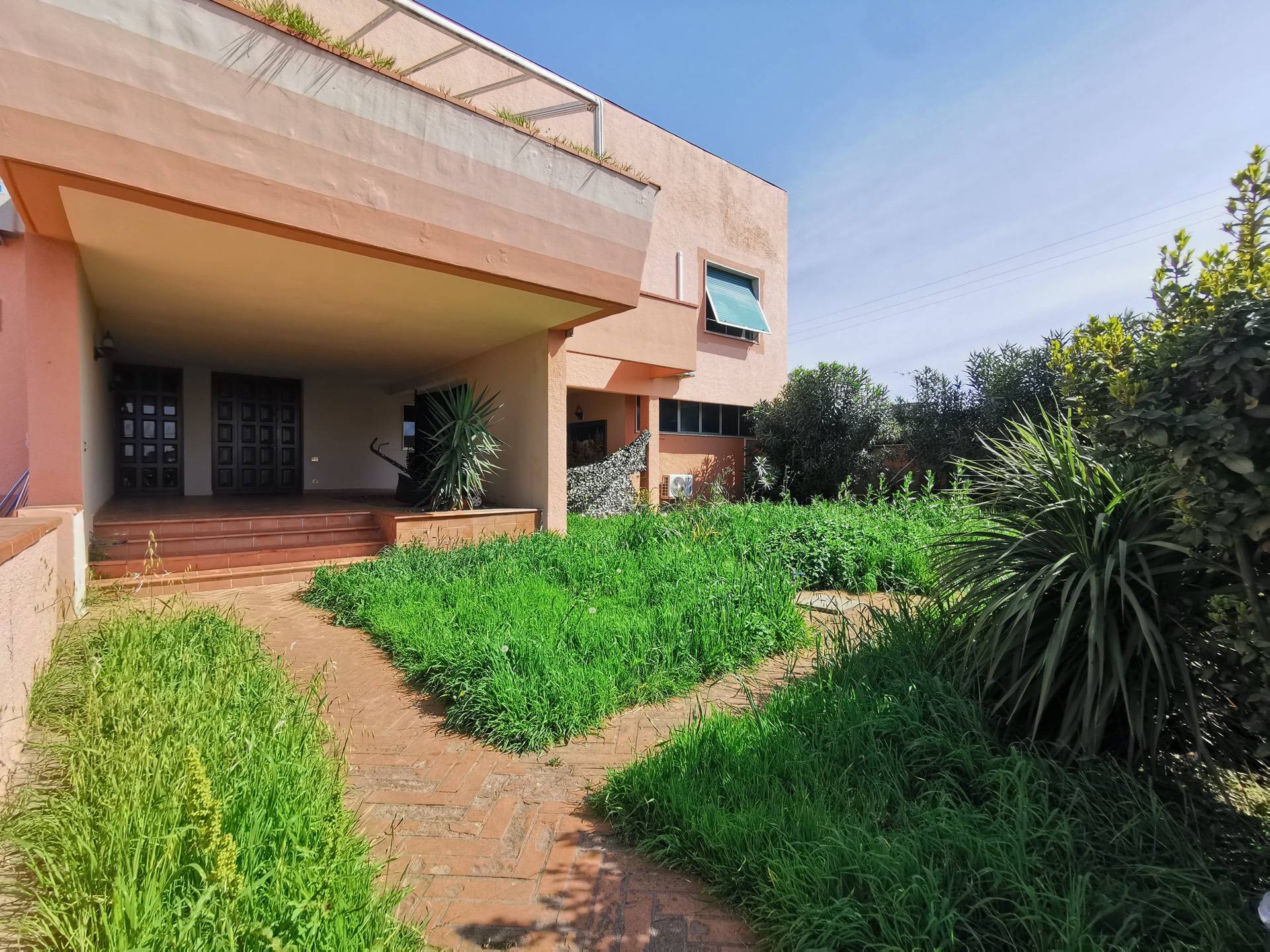 Locale commerciale in vendita a Pontedera, La Bianca