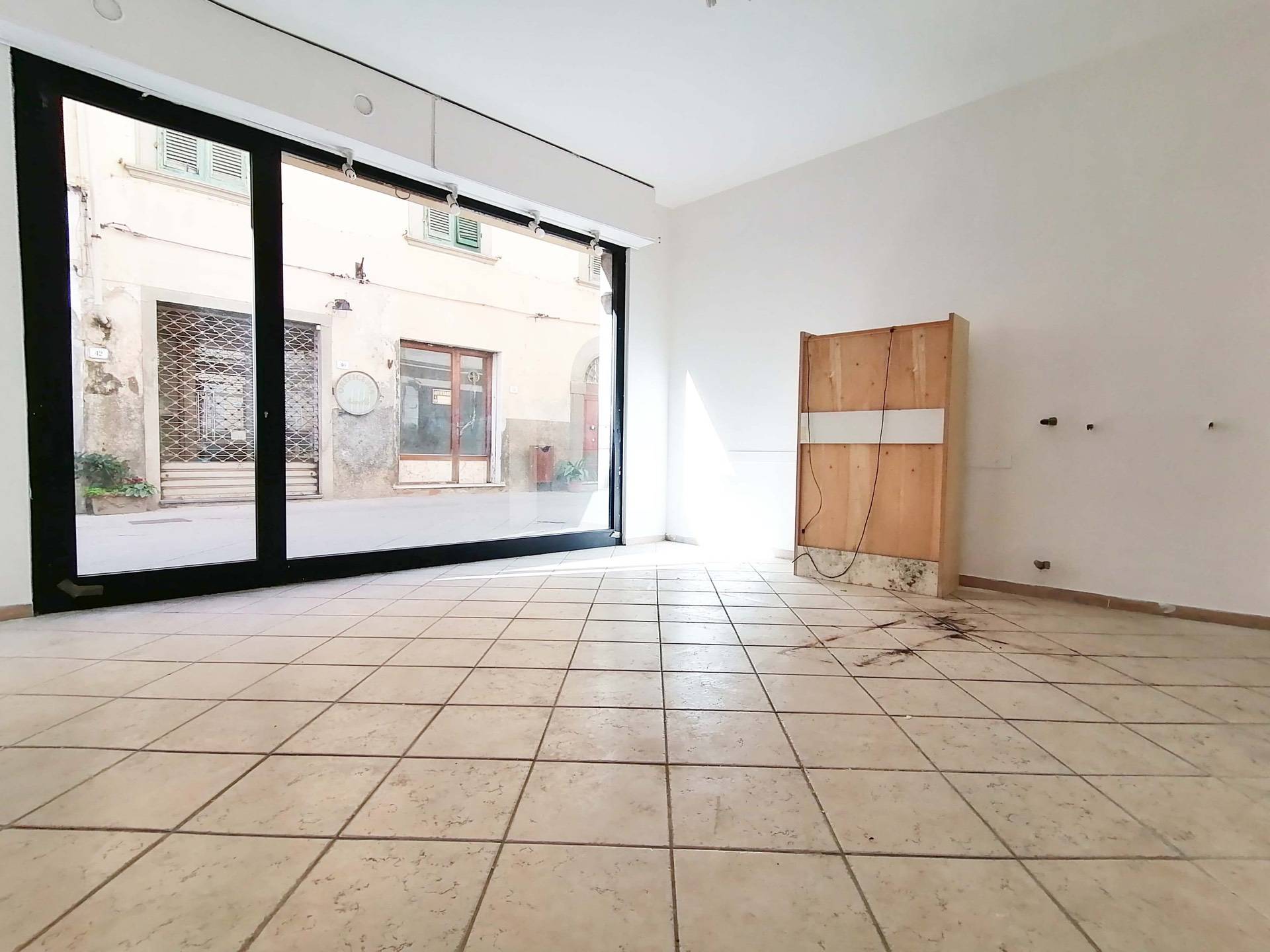 Locale commerciale in vendita a Castelfranco di Sotto