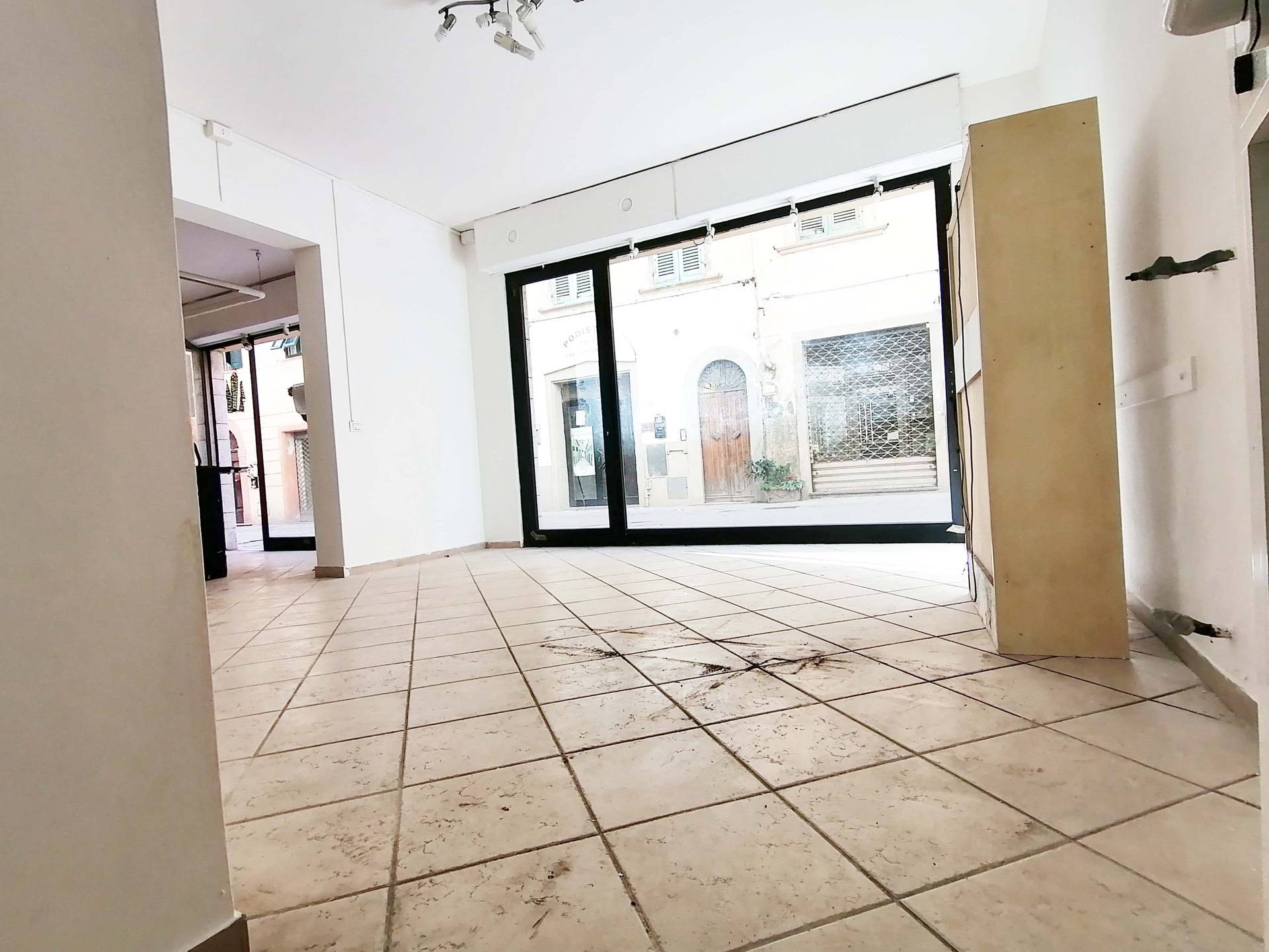 Locale commerciale in vendita a Castelfranco di Sotto